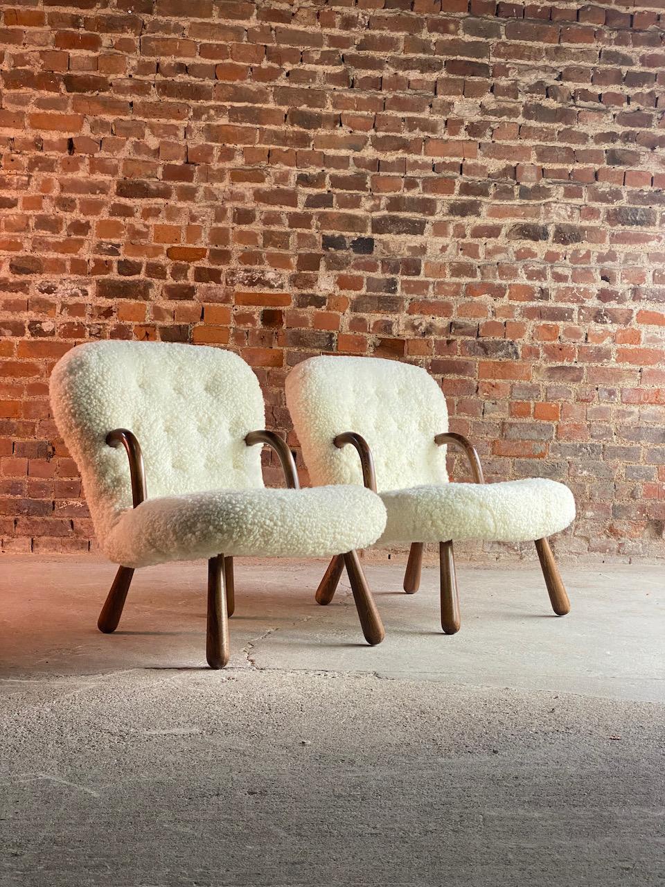 Pair of Philip Arctander ‘Muslingestole’ Clam Chairs  7