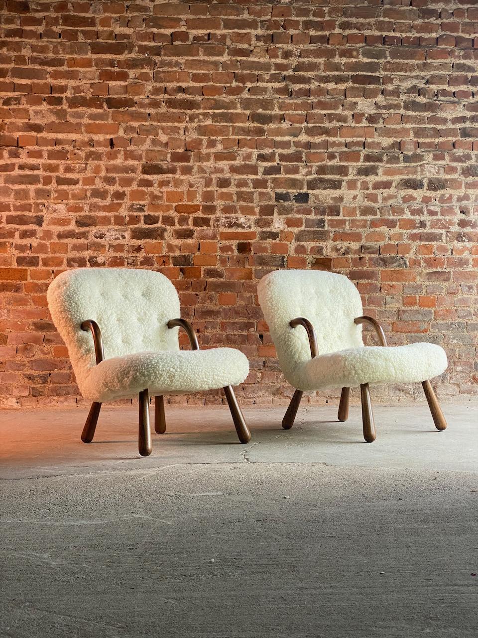 Pair of Philip Arctander ‘Muslingestole’ Clam Chairs  8