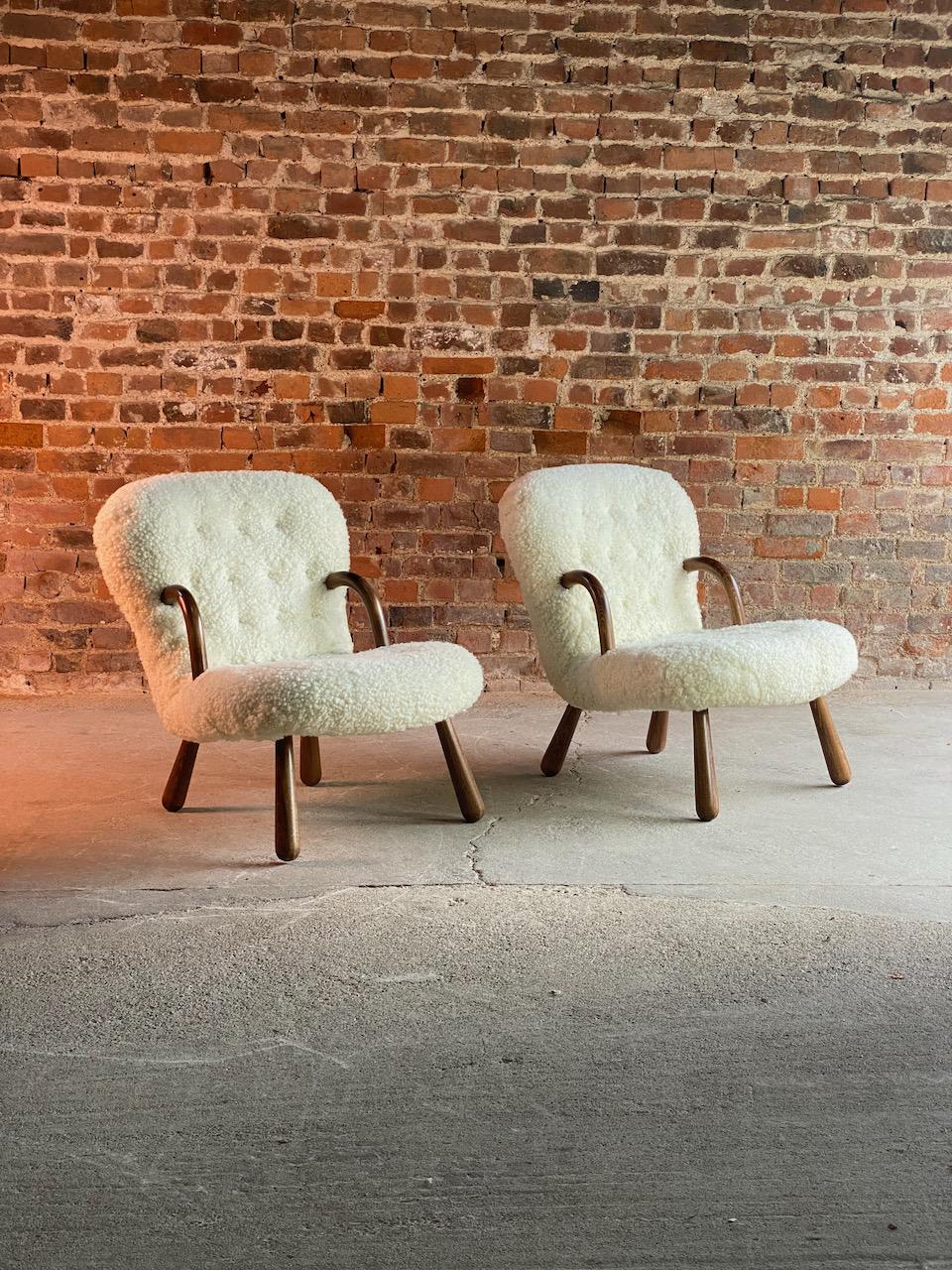Pair of Philip Arctander ‘Muslingestole’ Clam Chairs  9