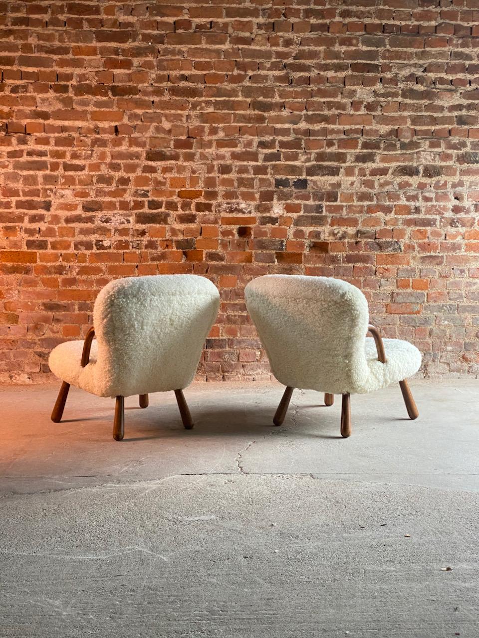 Mid-Century Modern Pair of Philip Arctander ‘Muslingestole’ Clam Chairs 