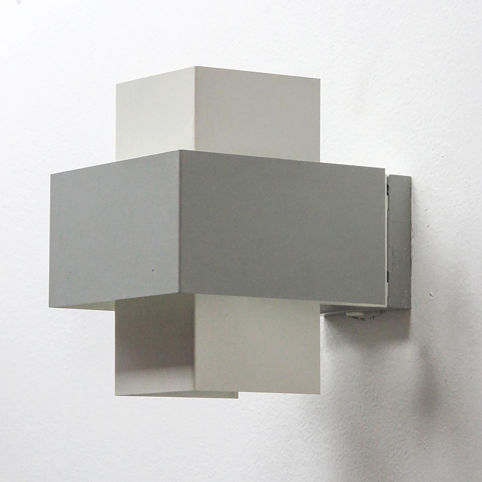 Elegant pair of geometric wall lights by Philips, Netherlands, 1960s, in light grey and white enameled metal, marked. One E26 socket per fixture, max. wattage 75w each, wired for US standards, bulbs provided as a onetime courtesy. Priced as a set of