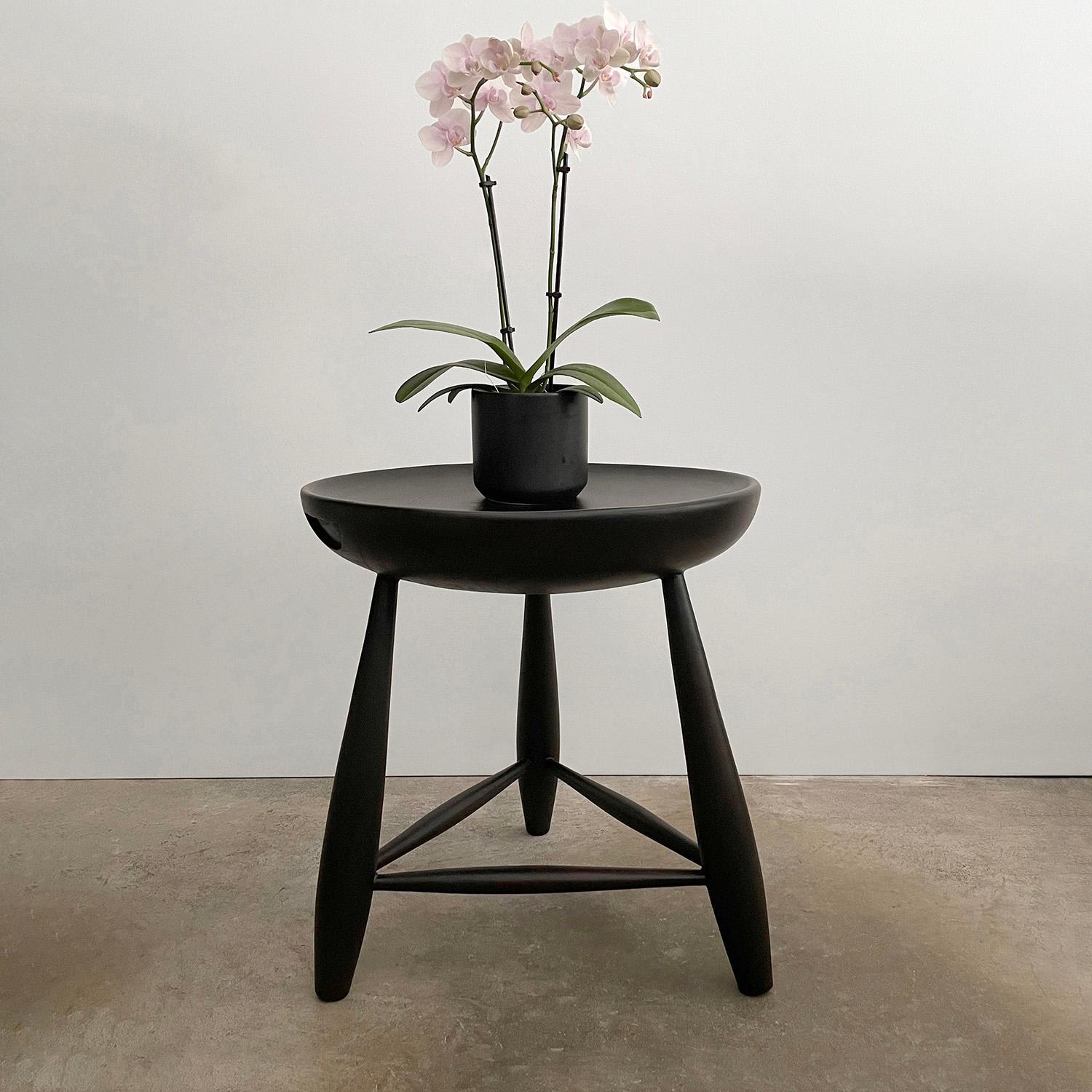 Paire de tables d'appoint en noyer Phillip Lloyd Powell  en vente 5