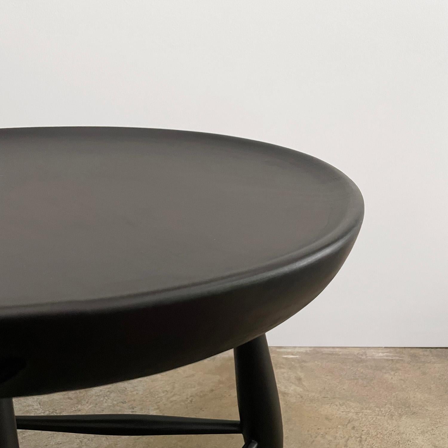 Paire de tables d'appoint en noyer Phillip Lloyd Powell  en vente 14