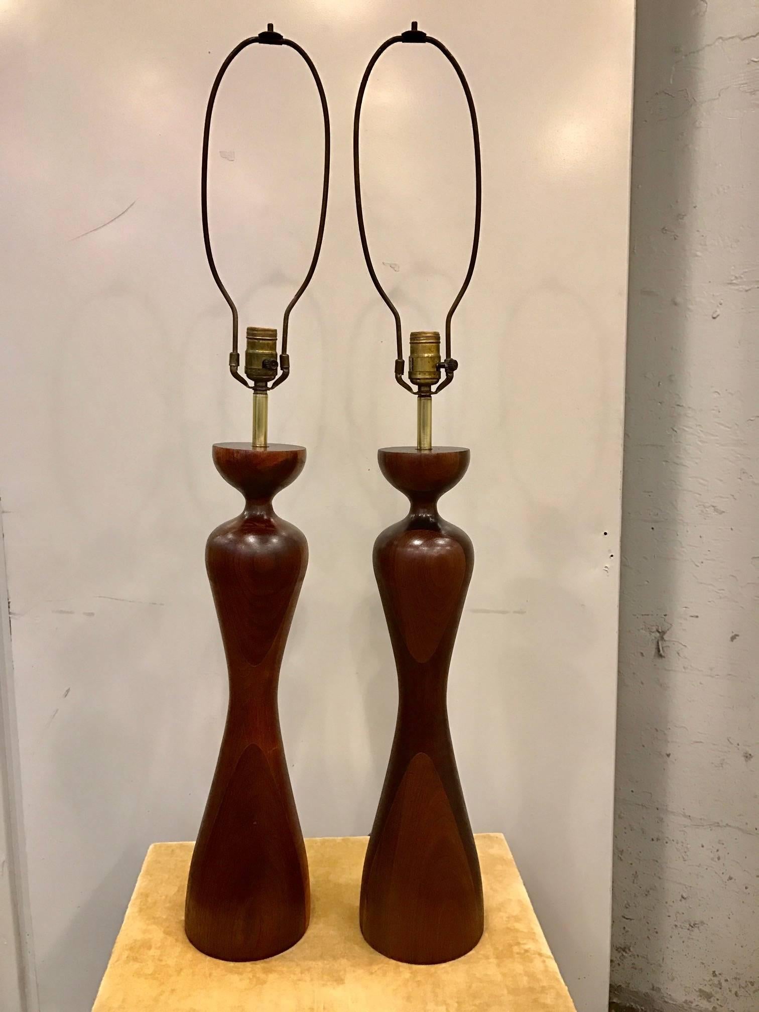 Mid-Century Modern Pair of Phillip Lloyd Powell Walnut Lamps For Sale