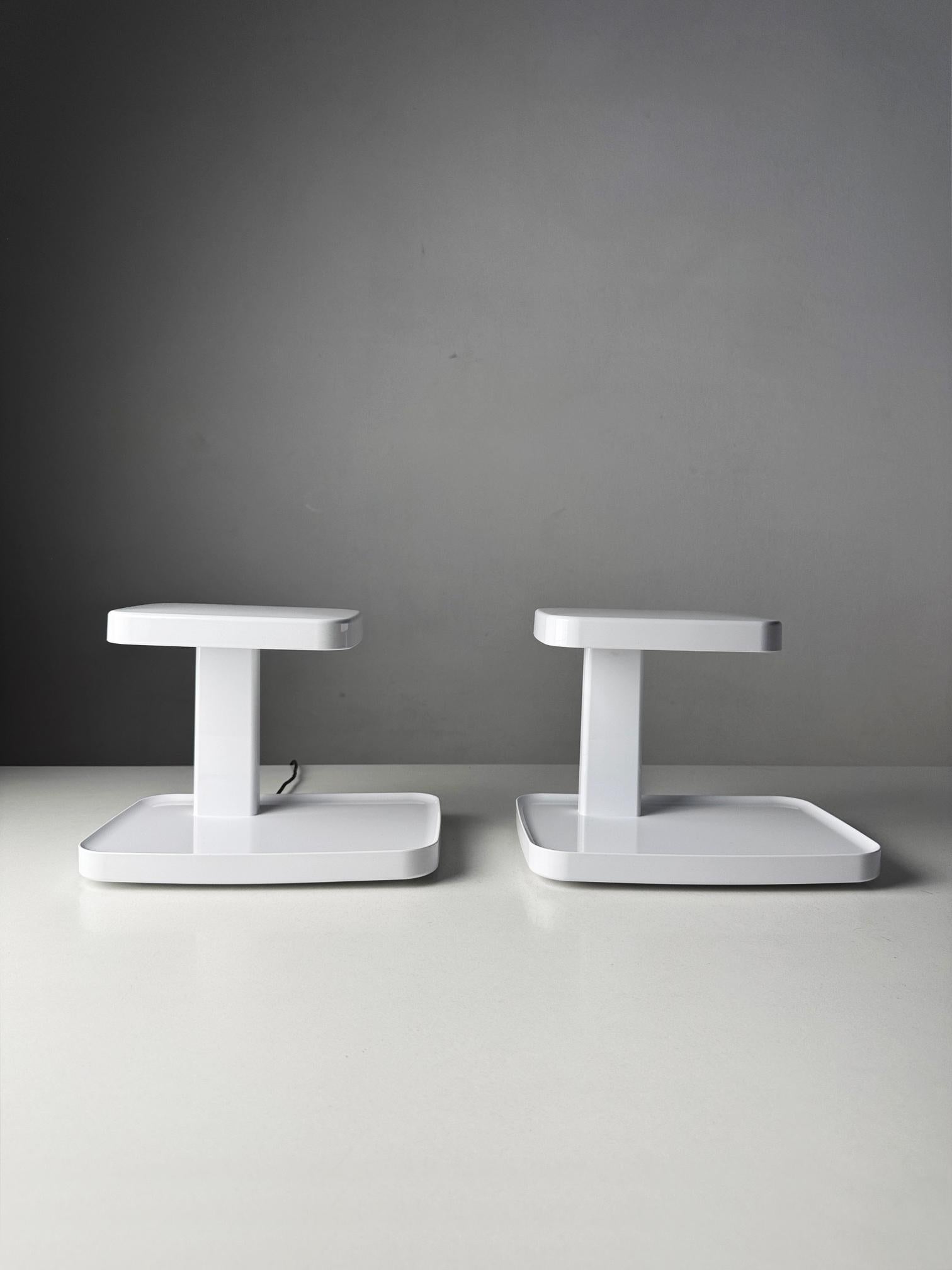 Pareja de lámparas de mesa Piani - Ronan & Erwan Bouroullec para Flos, Italia

Resumen del producto:
Diseñada por los reputados diseñadores franceses Ronan y Erwan Bouroullec, la lámpara de sobremesa Piani para Flos (Italia) es una obra maestra del