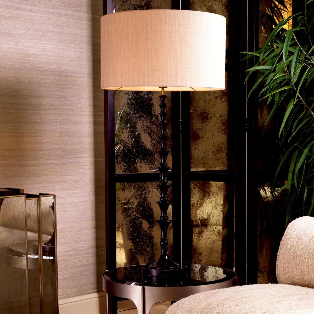 Moderne Paire de lampes de table laquées noir piano avec base en granit noir. en vente