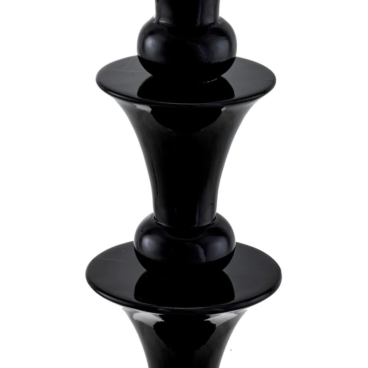 Paire de lampes de table laquées noir piano avec base en granit noir. en vente 1