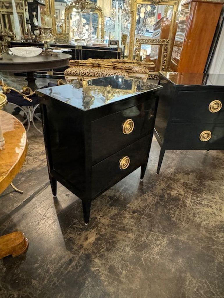 Pareja de mesas auxiliares negro piano en venta 1