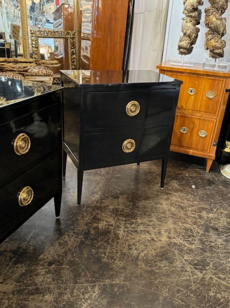 Pareja de mesas auxiliares negro piano en venta 2