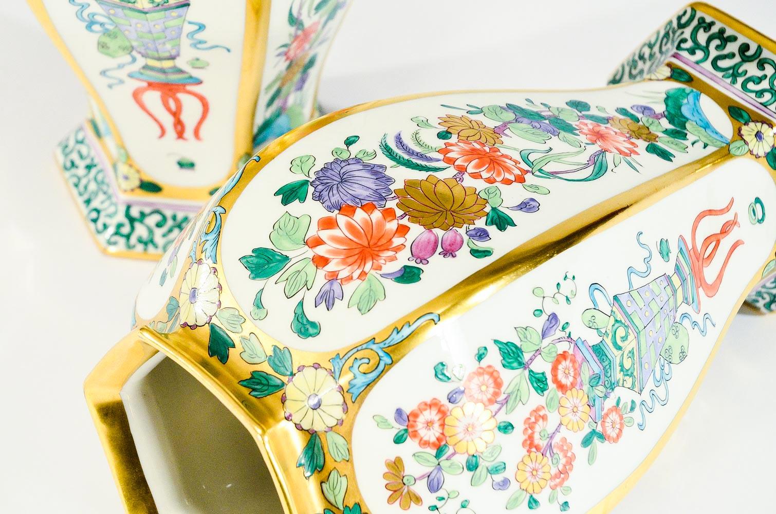 Pareja de jarrones japoneses Pickard pintados a mano y firmados por un artista, circa1912 en venta 2