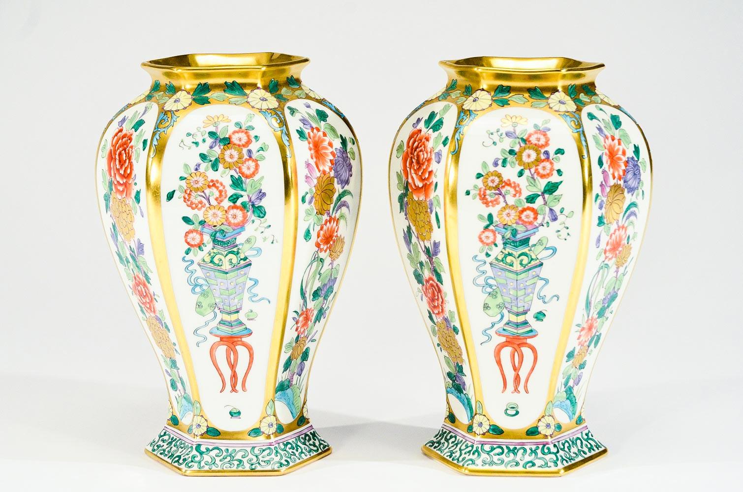 Paar handbemalte japanische Vasen des Künstlers Pickard, signiert, um 1912 (Anglo-japanisch) im Angebot