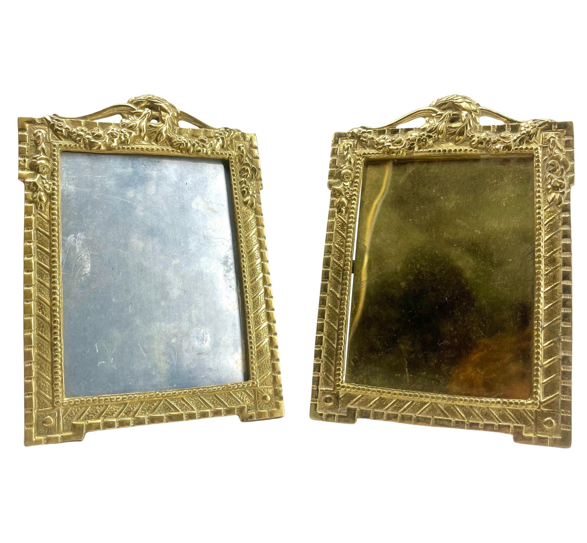 Pair of Picture Frame, Polished Brass, style of J.H. France, 1900s

Pair photograph frame (or miniature frame) with classical Victorian design. 
Typical frame for wedding photographs. 
Made of solid cast brass with a highly polished front surface