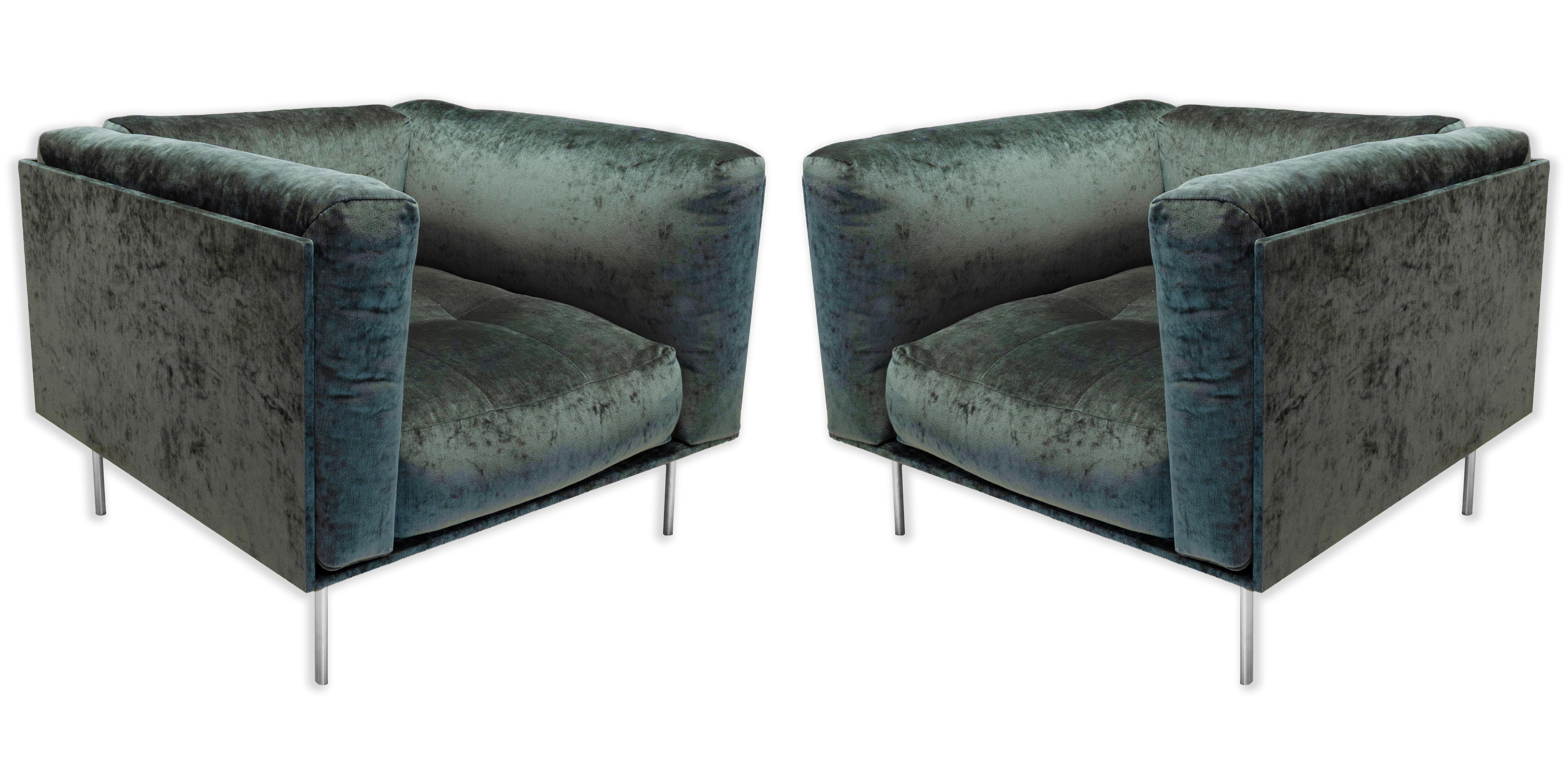 Cette paire de fauteuils 