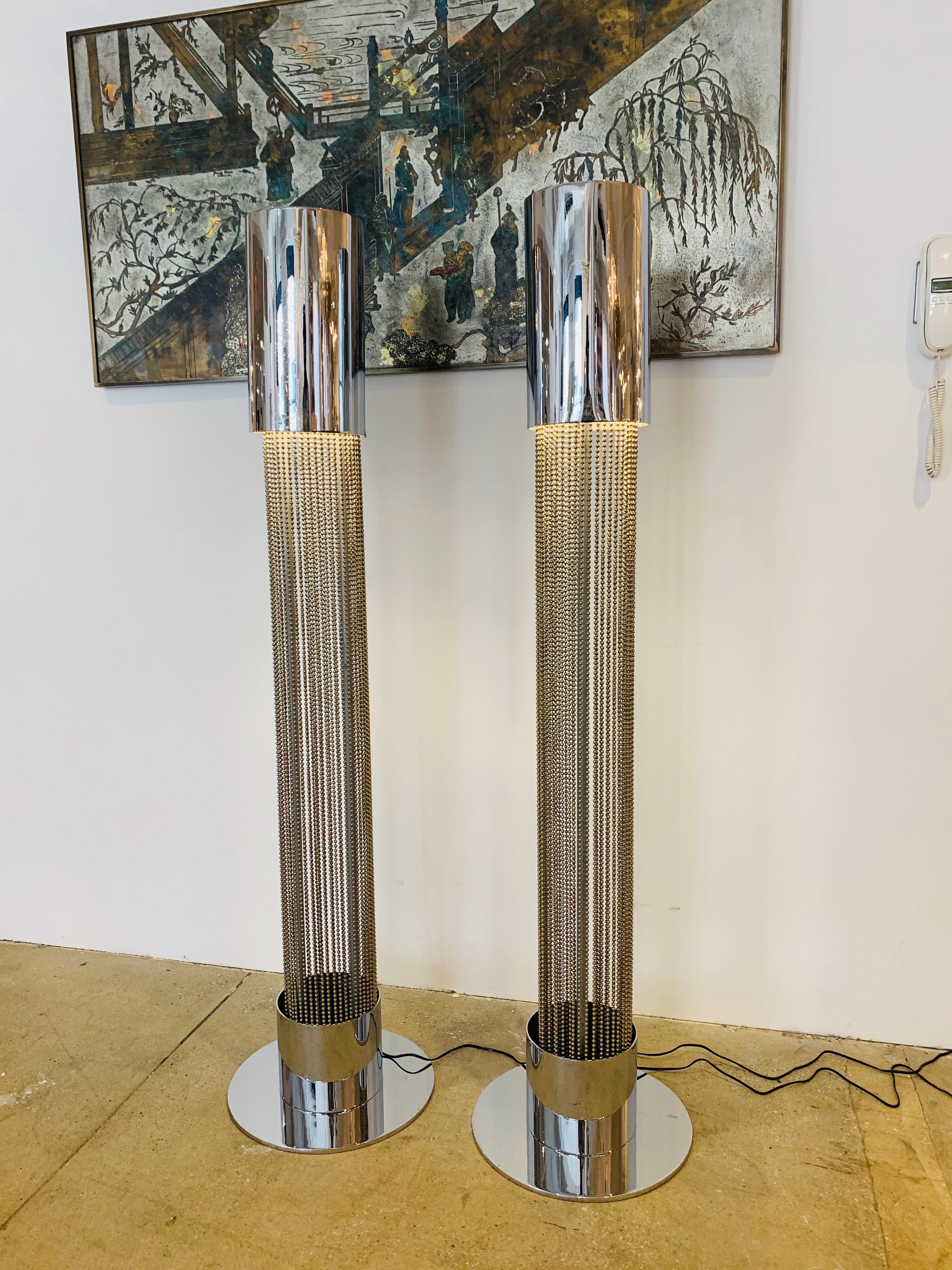 Paire de lampadaires de style haut de gamme Pierre Cardin des années 1970 Bon état - En vente à New York, NY