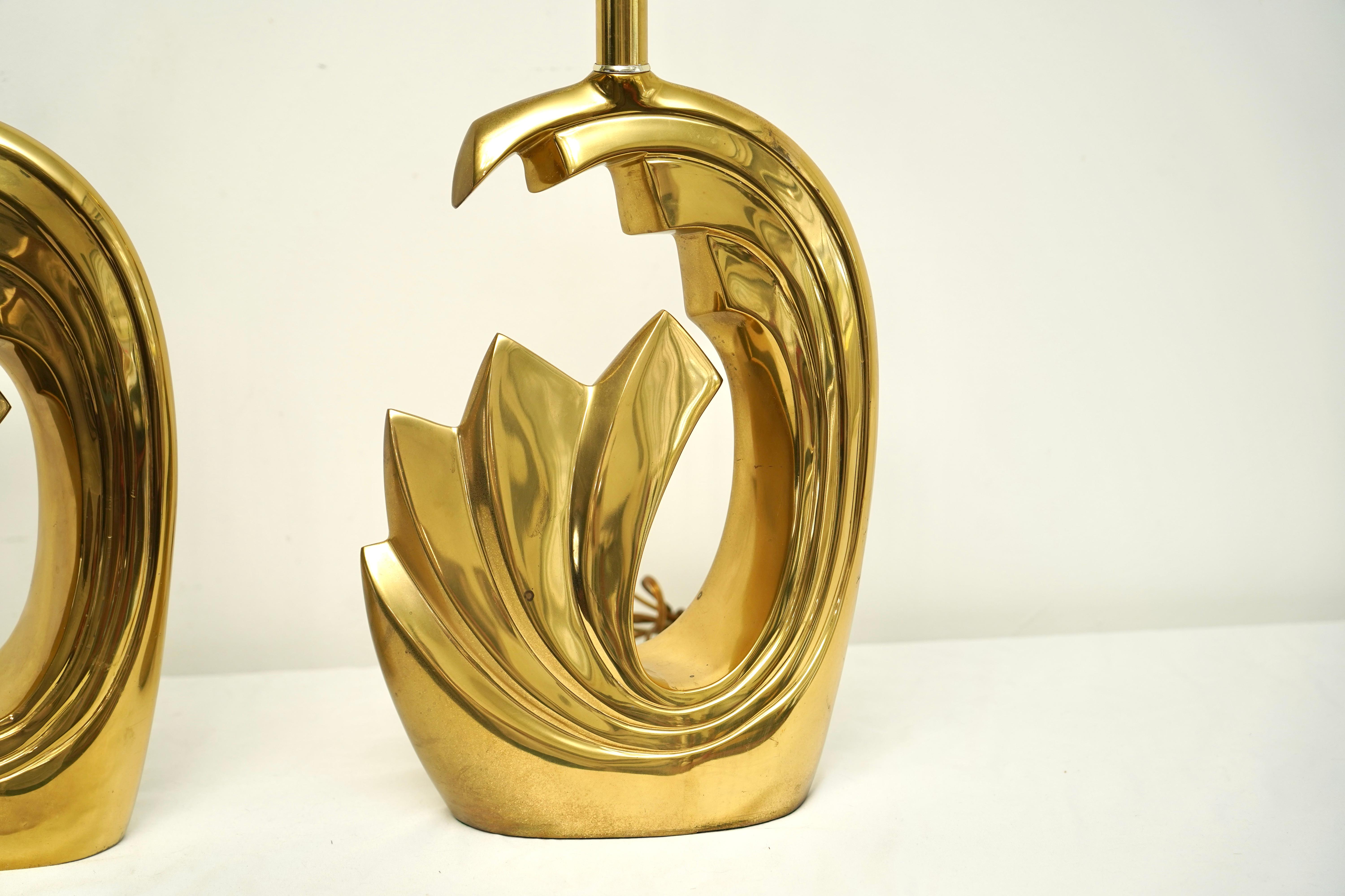Postmoderno Coppia di tavoli da marea in ottone Postmodern Hollywood Regency di Pierre Cardin degli anni '80 in vendita