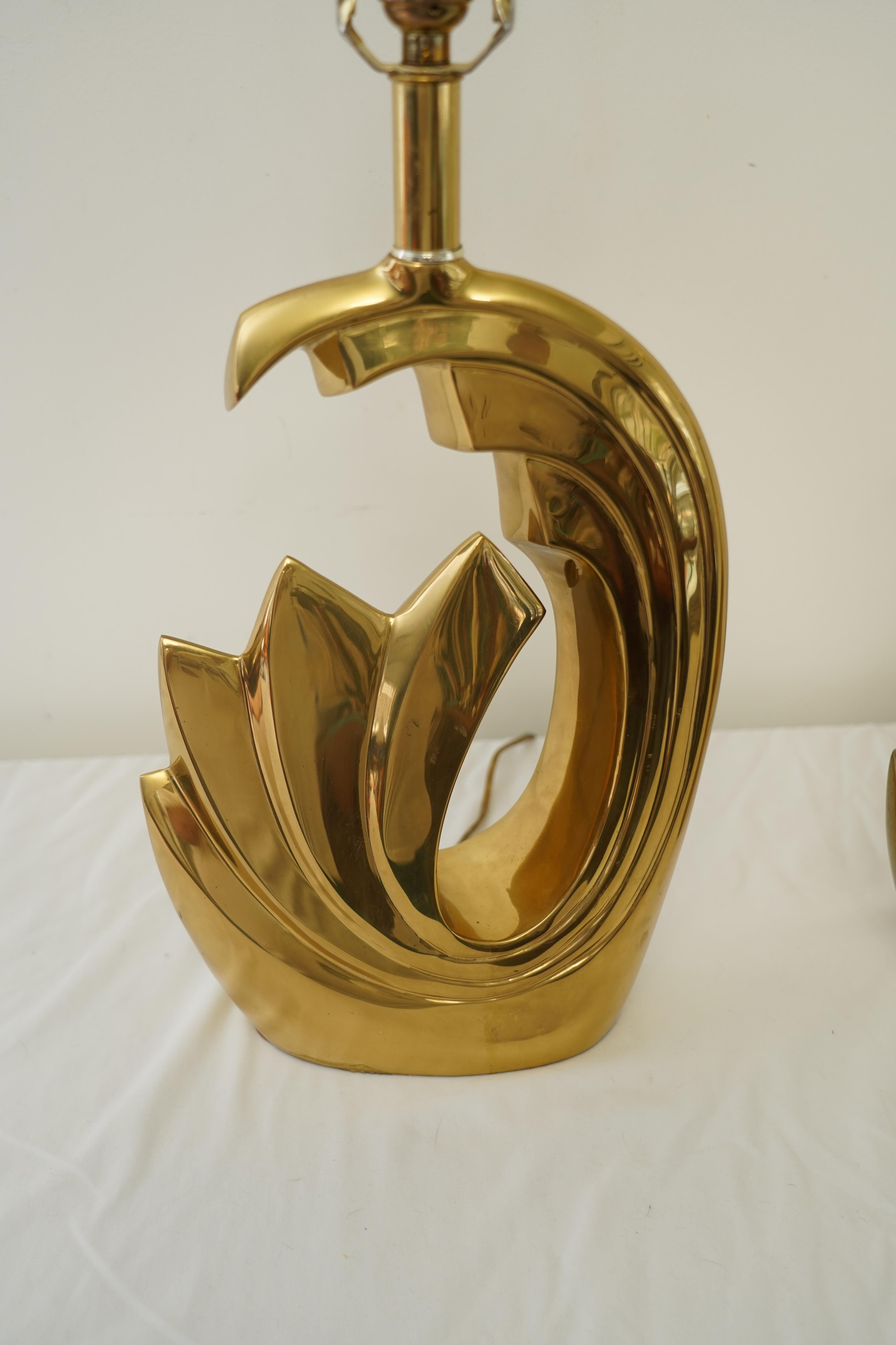 Coppia di tavoli da marea in ottone Postmodern Hollywood Regency di Pierre Cardin degli anni '80 In condizioni buone in vendita a Las Vegas, NV
