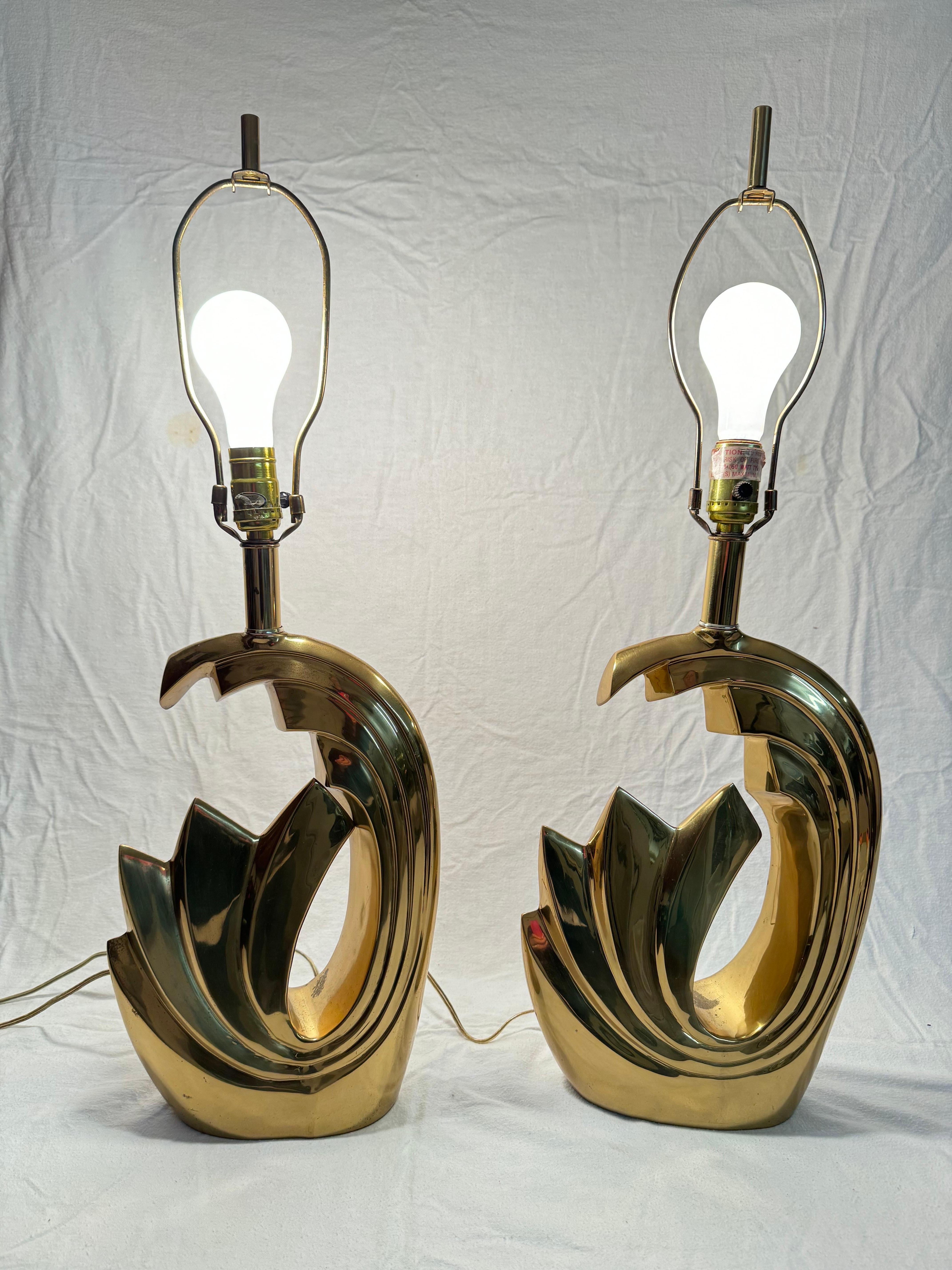 Coppia di lampade a forma di onda di marea in ottone di Pierre Cardin in vendita 5