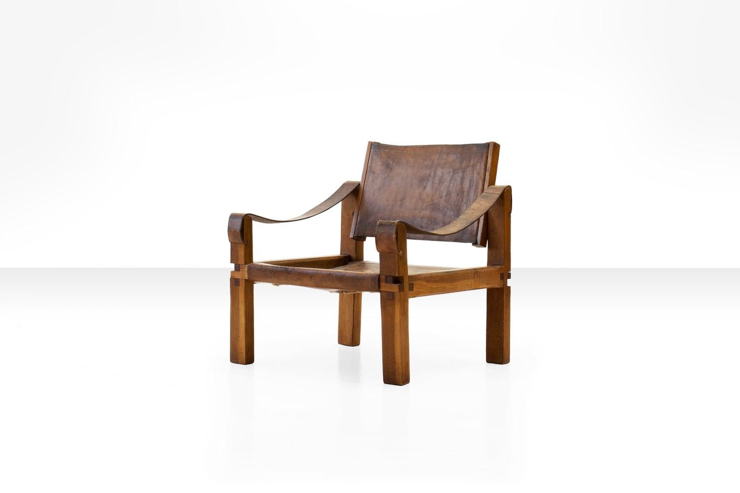 Pair of Pierre Chapo S10 Easy Chairs in Cognac Leather and Oak, France 1960s In Distressed Condition In Utrecht, NL