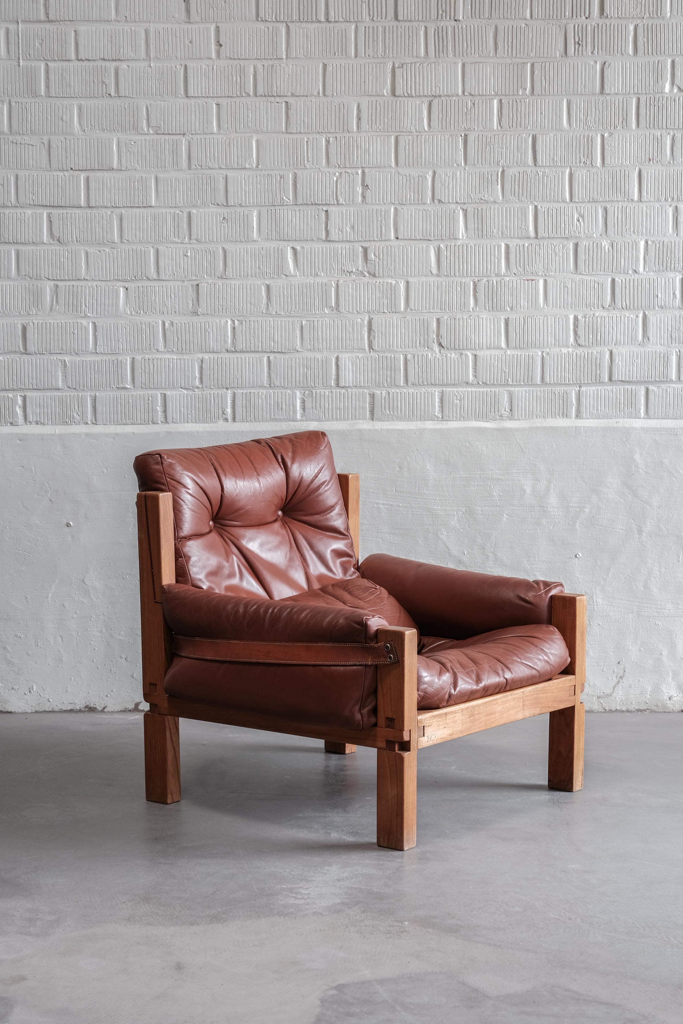 Incredible pair of Pierre chapo lounge S15 lounge chairs. 

This pair was bought together in the 1970ties and was never separeted since then. 

Chairs are in good original condition made out of elm wood. 