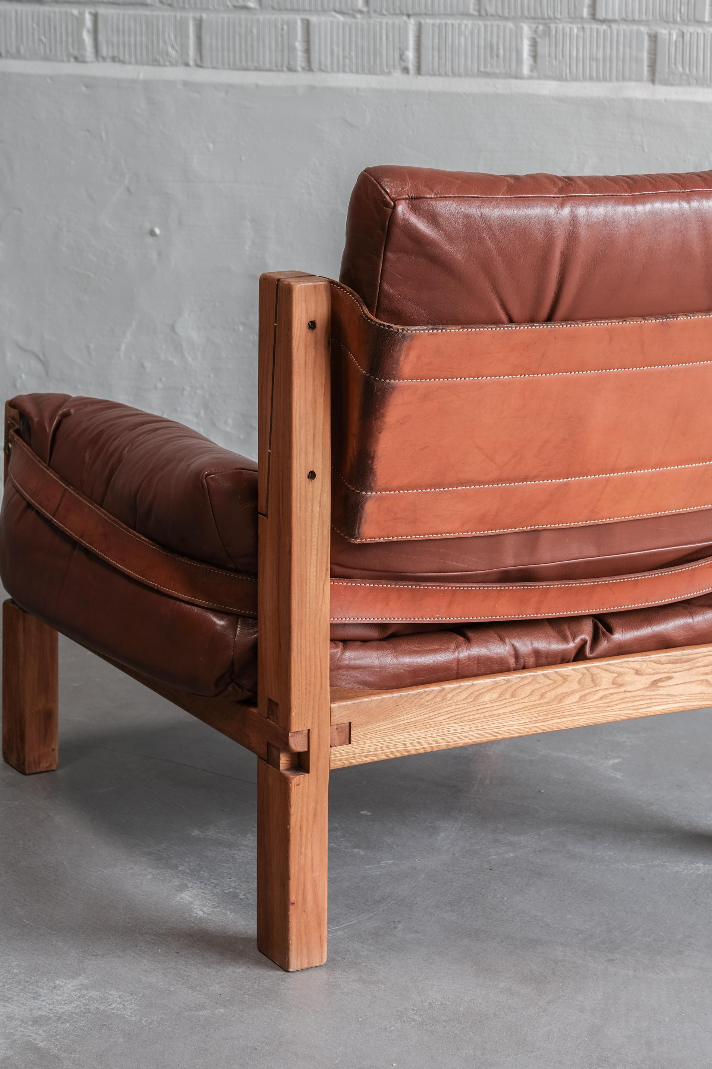Pair of Pierre Chapo S15 Lounge chairs with elmwood and original Leather In Good Condition In Boom, Vlaams Gewest