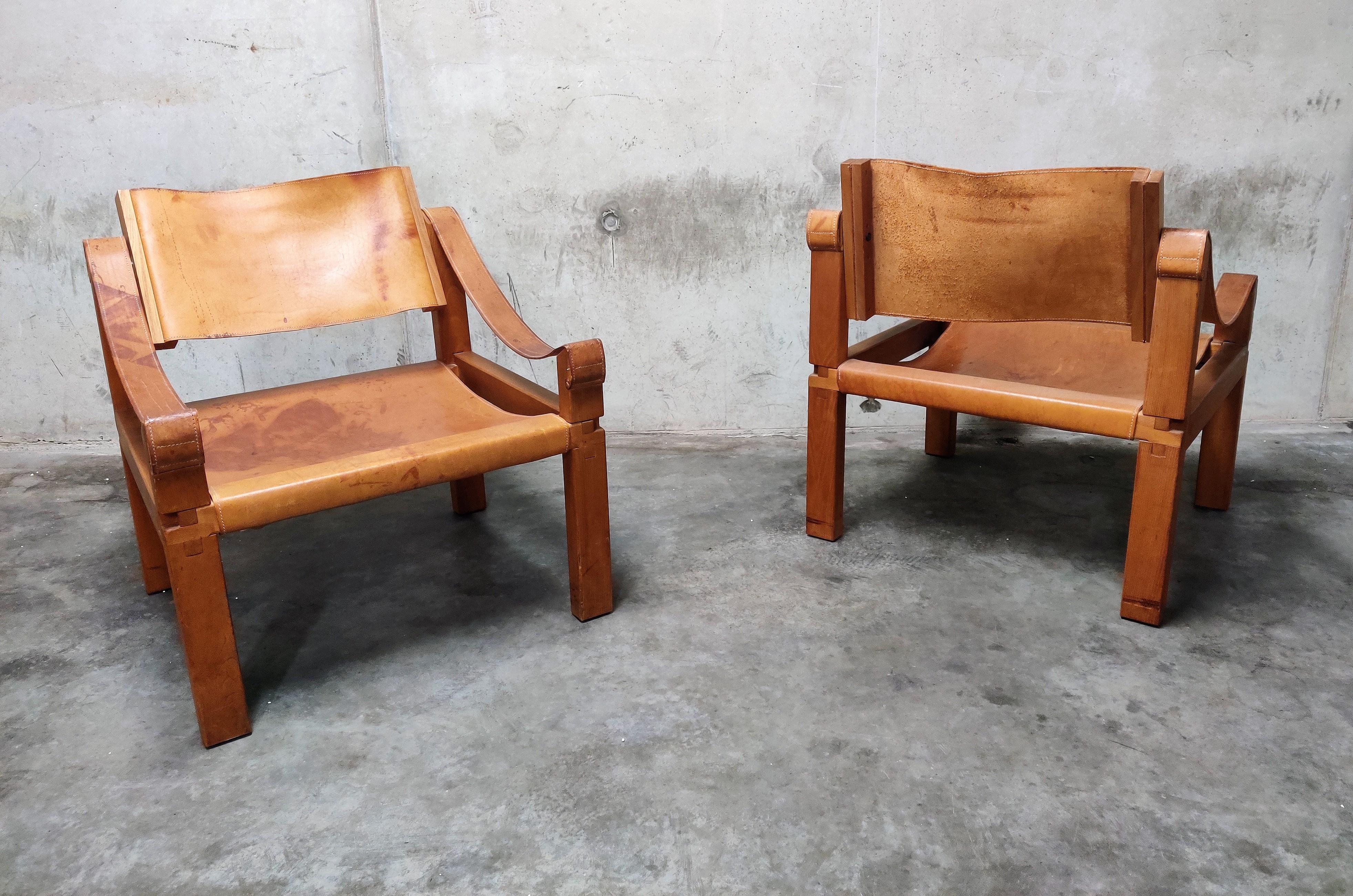 Pair of Pierre Chapo Sahara S10 Easy Chairs in Cognac Leather and Oak, France 5