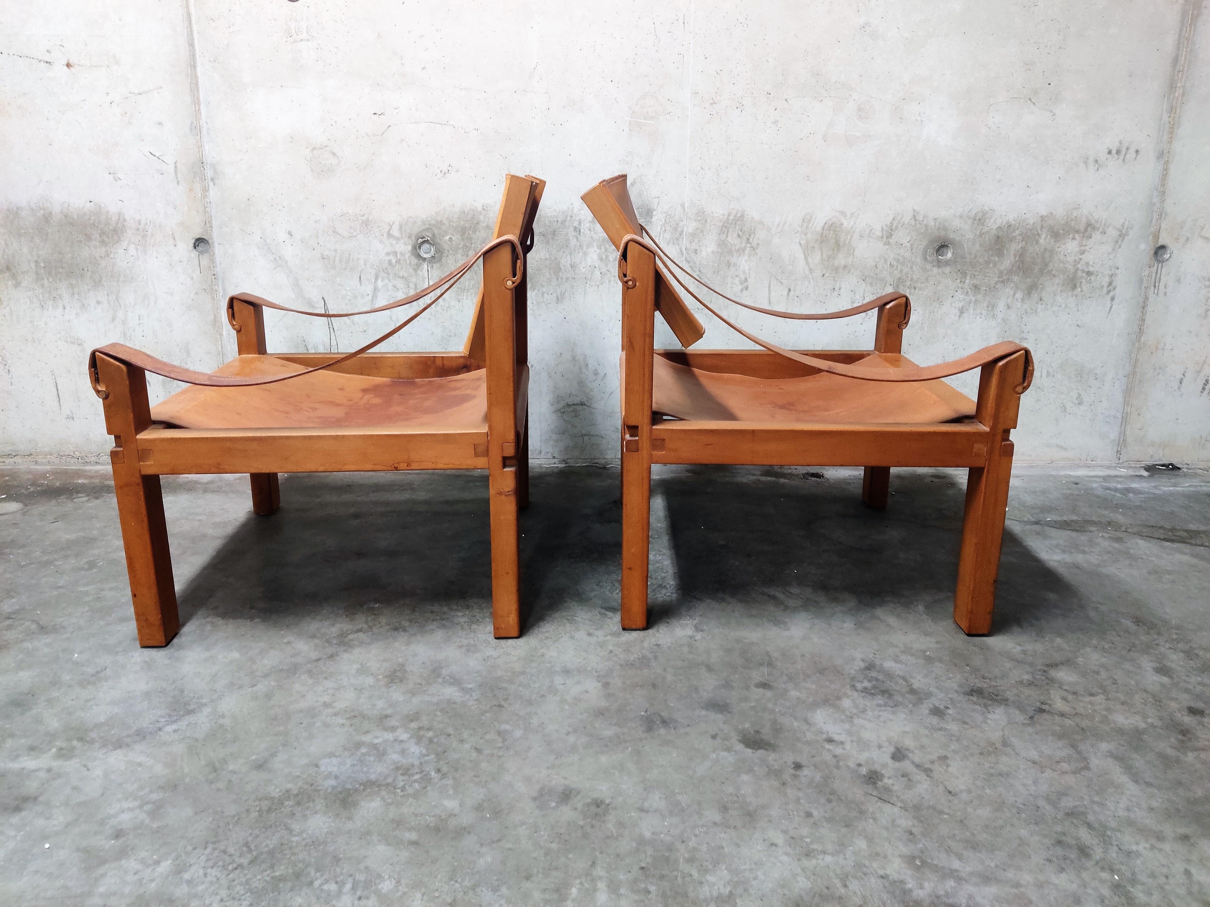 Pair of Pierre Chapo Sahara S10 Easy Chairs in Cognac Leather and Oak, France In Good Condition In HEVERLEE, BE
