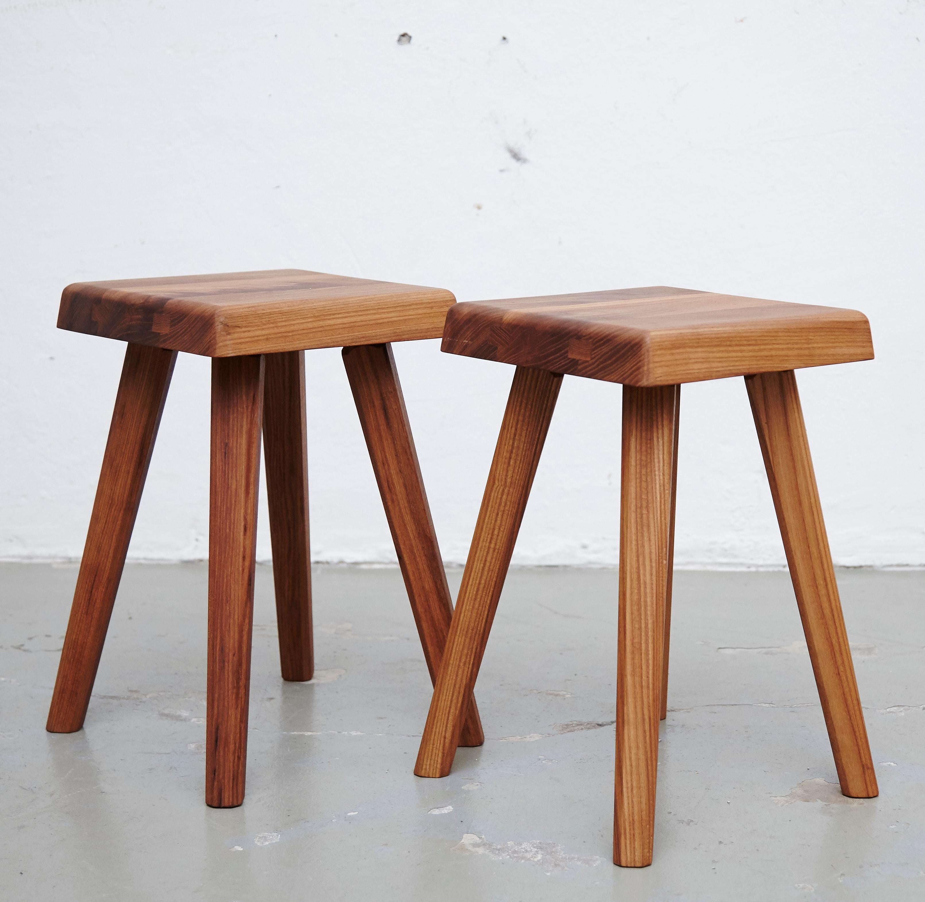 Pair of Pierre Chapo Solid Elm Stools In Good Condition In Barcelona, Barcelona
