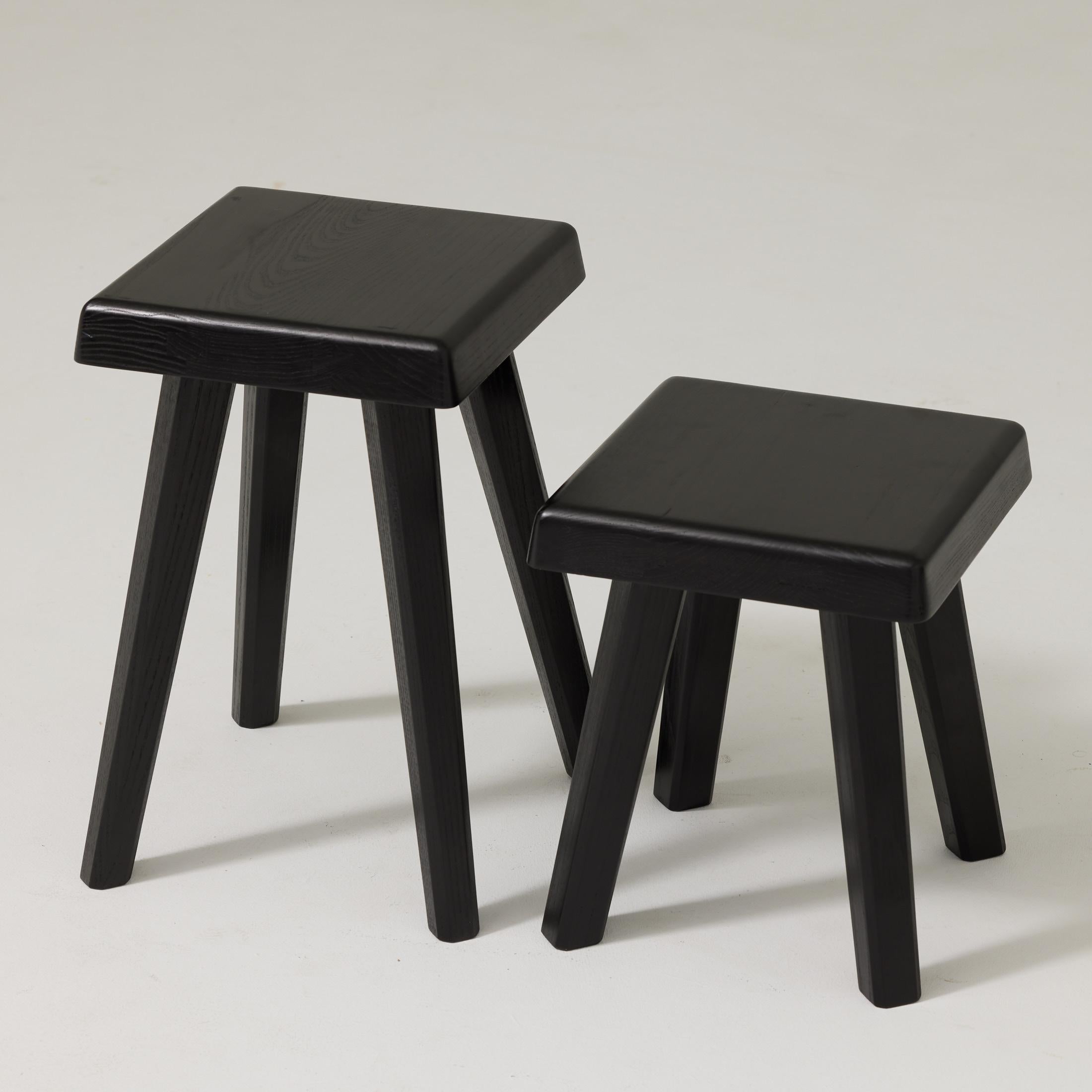 Coppia di sgabelli Pierre Chapo Special Black Wood Edition in vendita 3