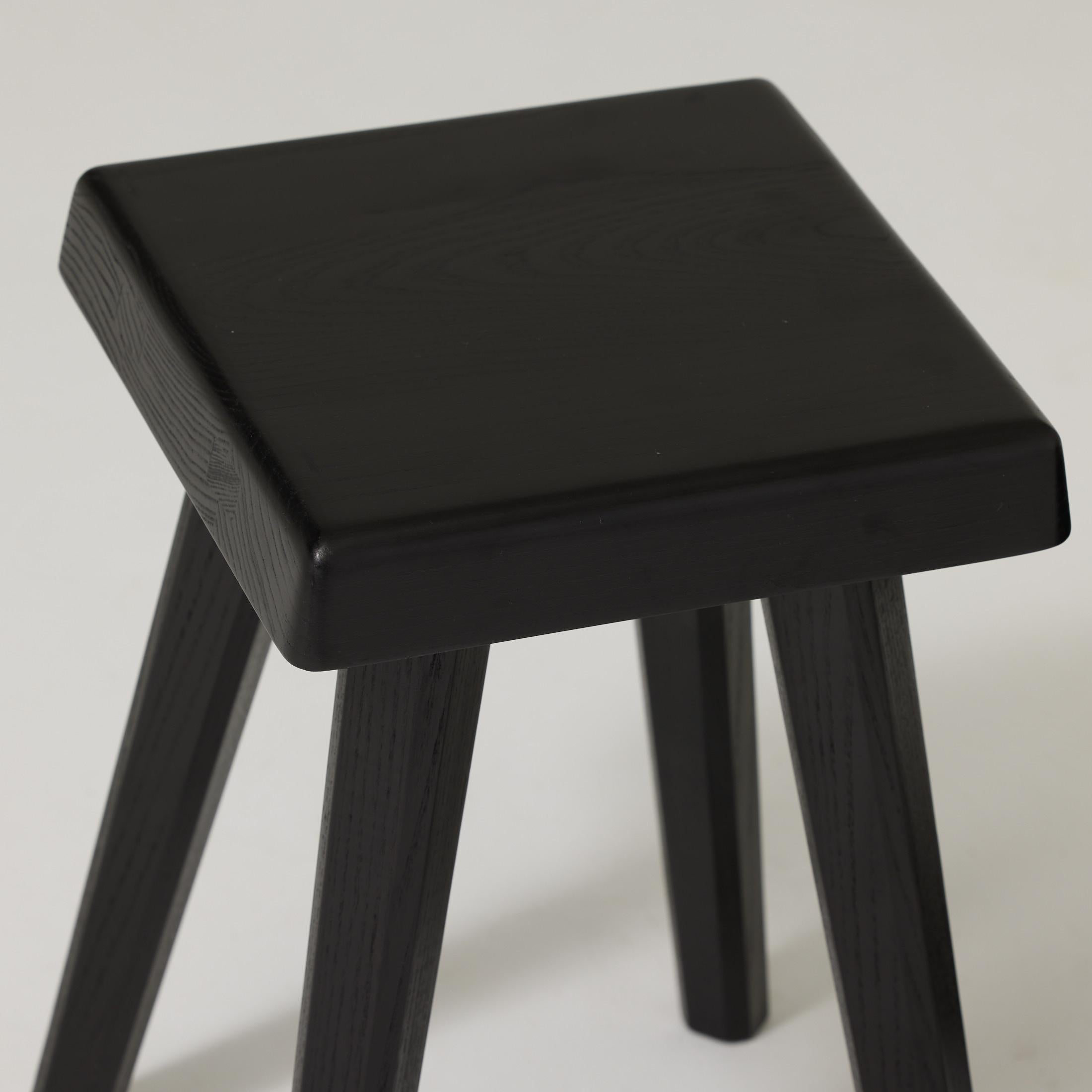 Coppia di sgabelli Pierre Chapo Special Black Wood Edition in vendita 4