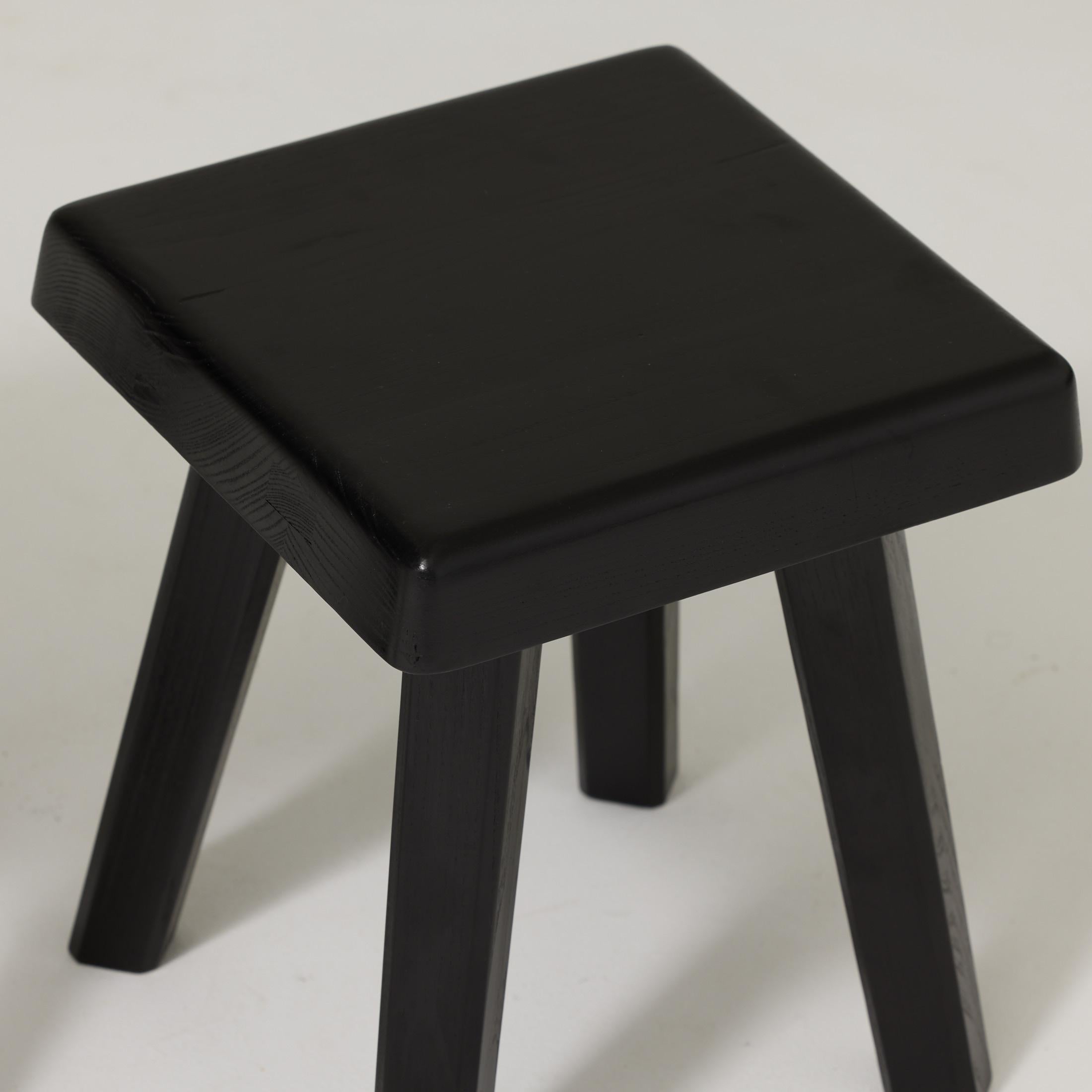 Coppia di sgabelli Pierre Chapo Special Black Wood Edition in vendita 5