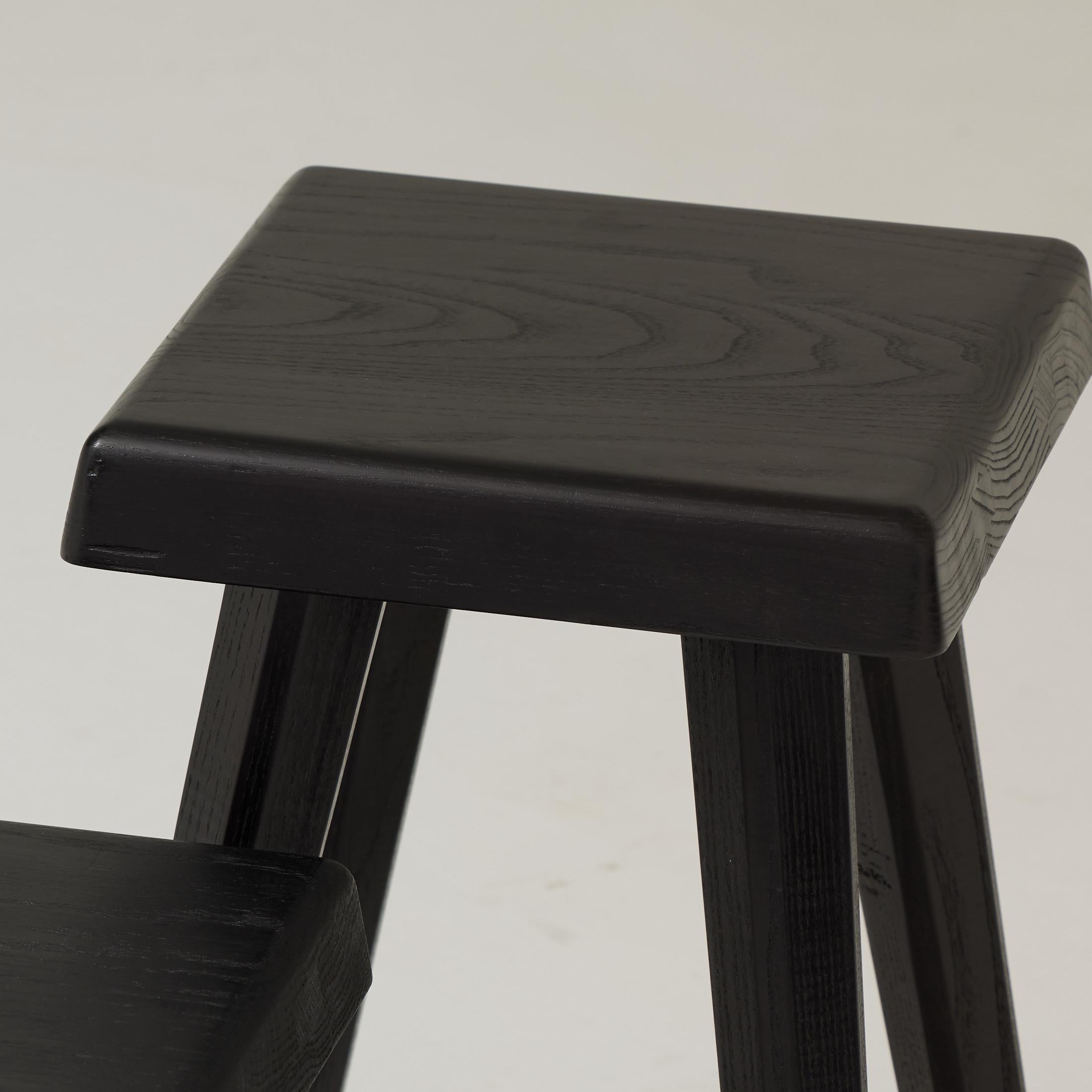 Paire de tabourets Pierre Chapo édition spéciale en bois noir en vente 8