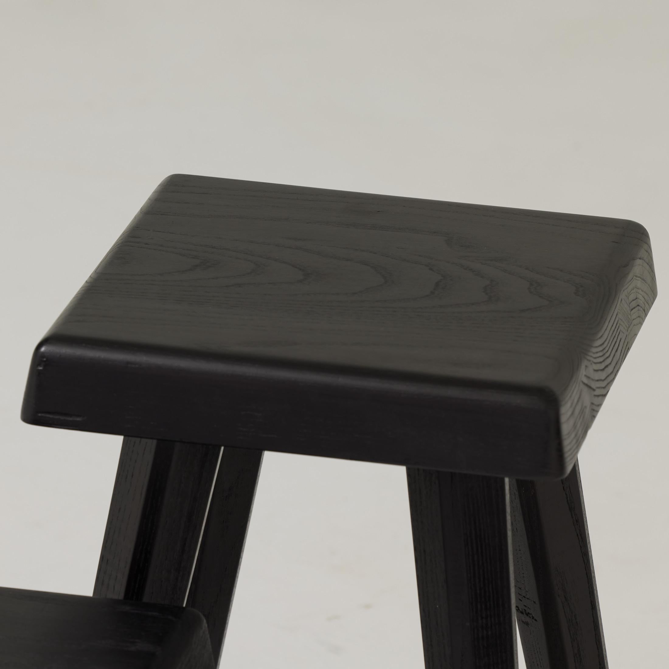 Paire de tabourets Pierre Chapo édition spéciale en bois noir en vente 9