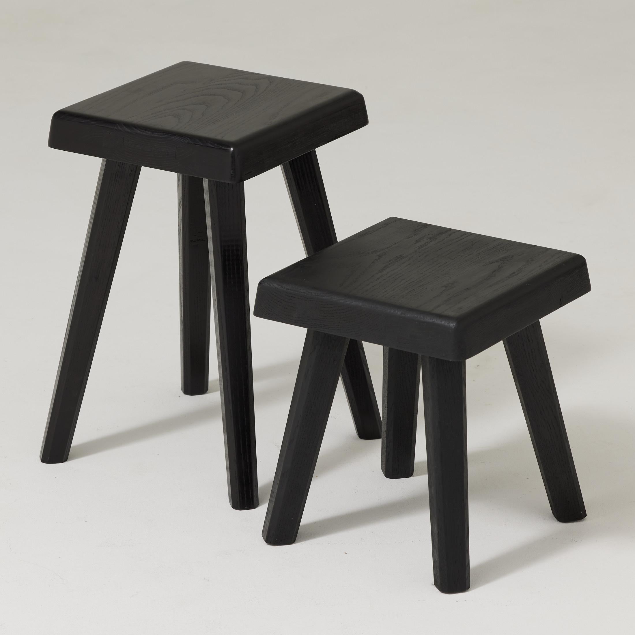 Mid-Century Modern Paire de tabourets Pierre Chapo édition spéciale en bois noir en vente