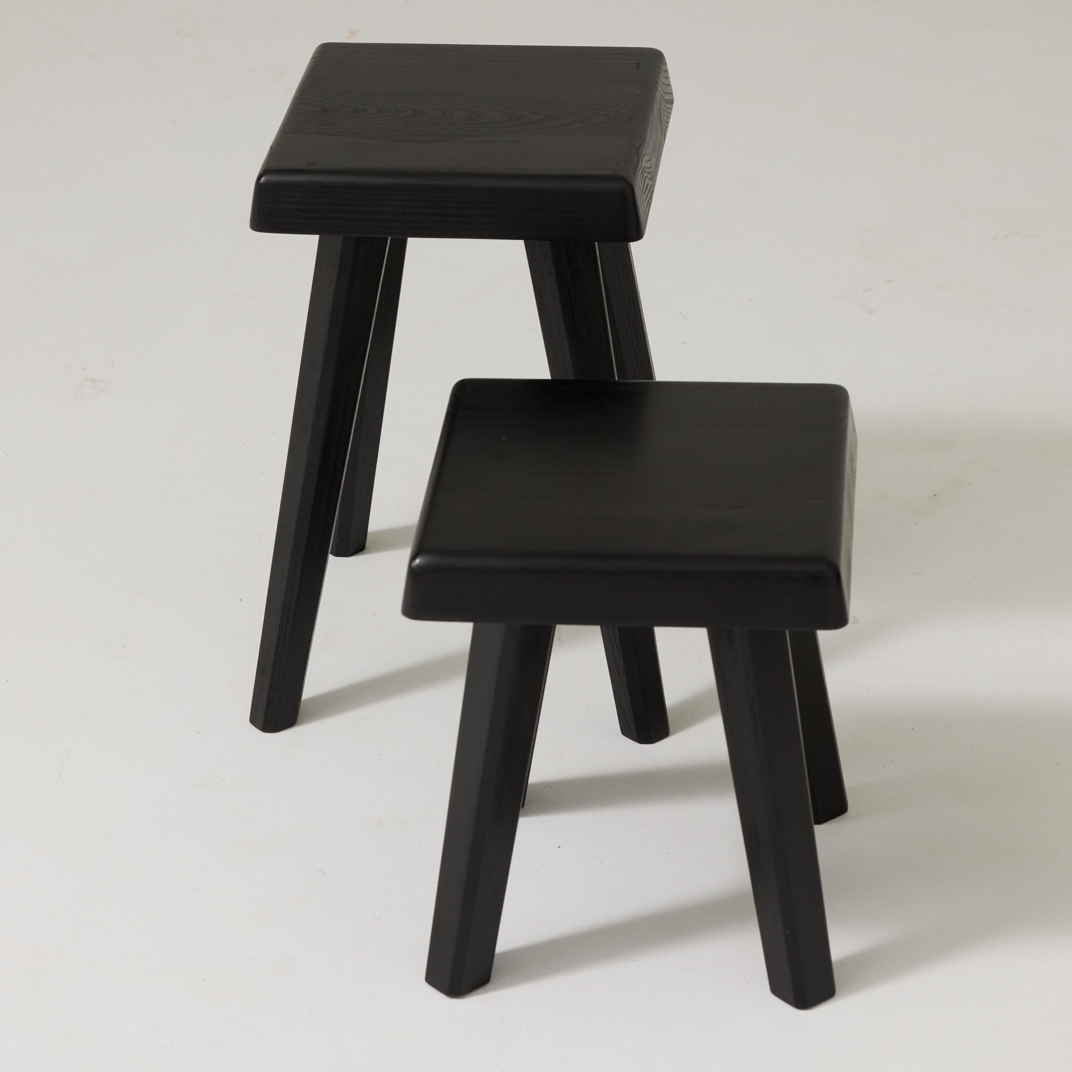 Mid-Century moderno Coppia di sgabelli Pierre Chapo Special Black Wood Edition in vendita