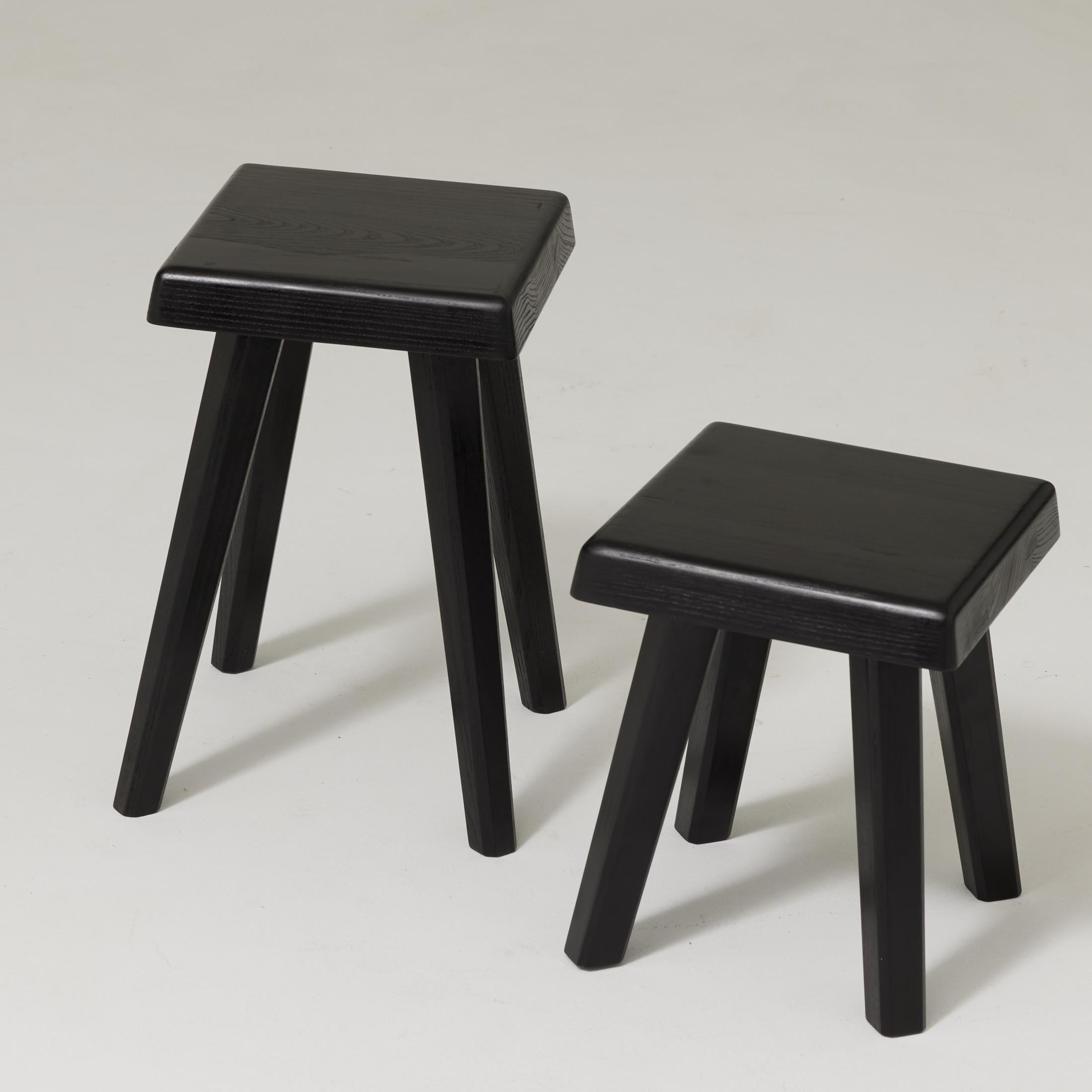 Coppia di sgabelli Pierre Chapo Special Black Wood Edition In condizioni buone in vendita a Barcelona, Barcelona
