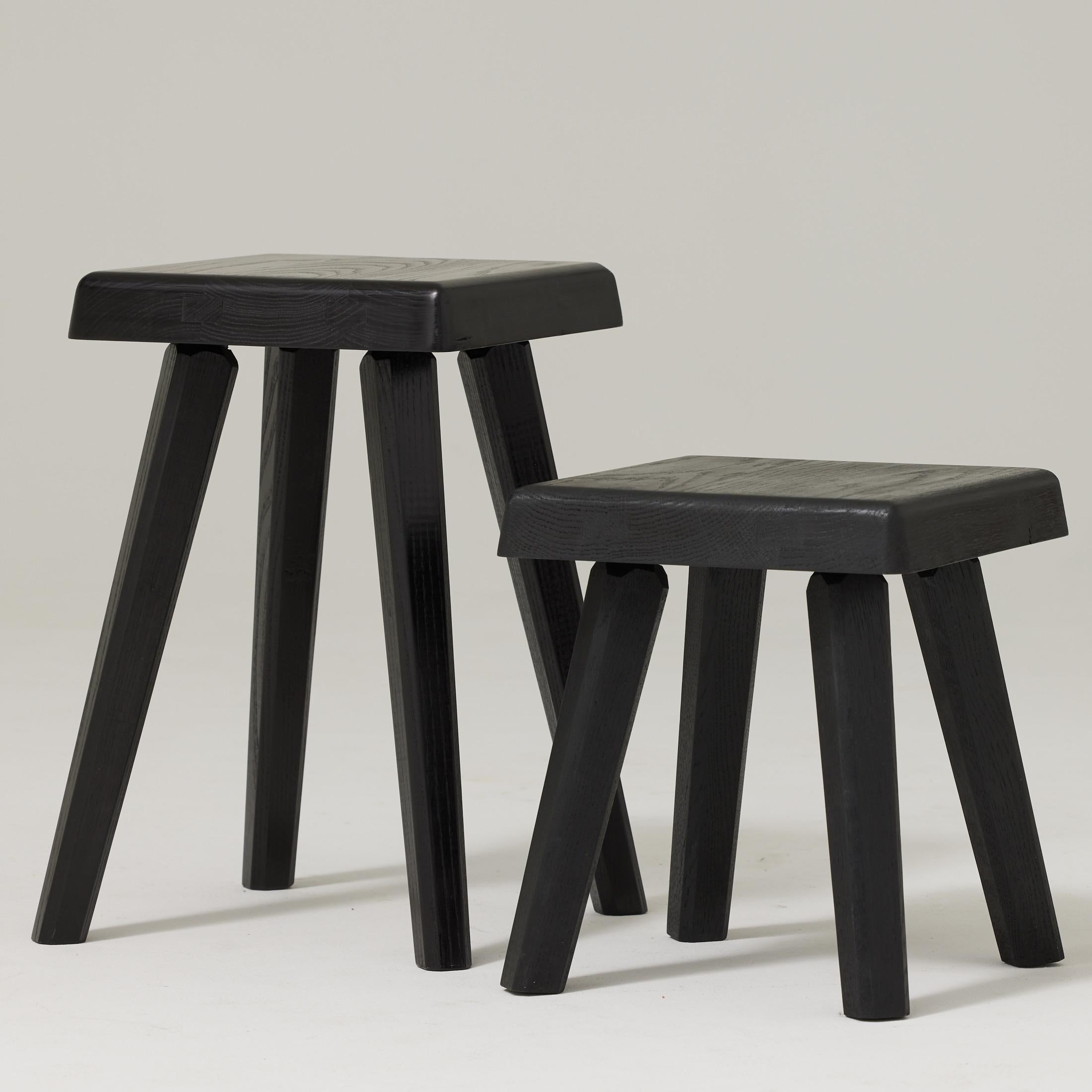 Bois Paire de tabourets Pierre Chapo édition spéciale en bois noir en vente