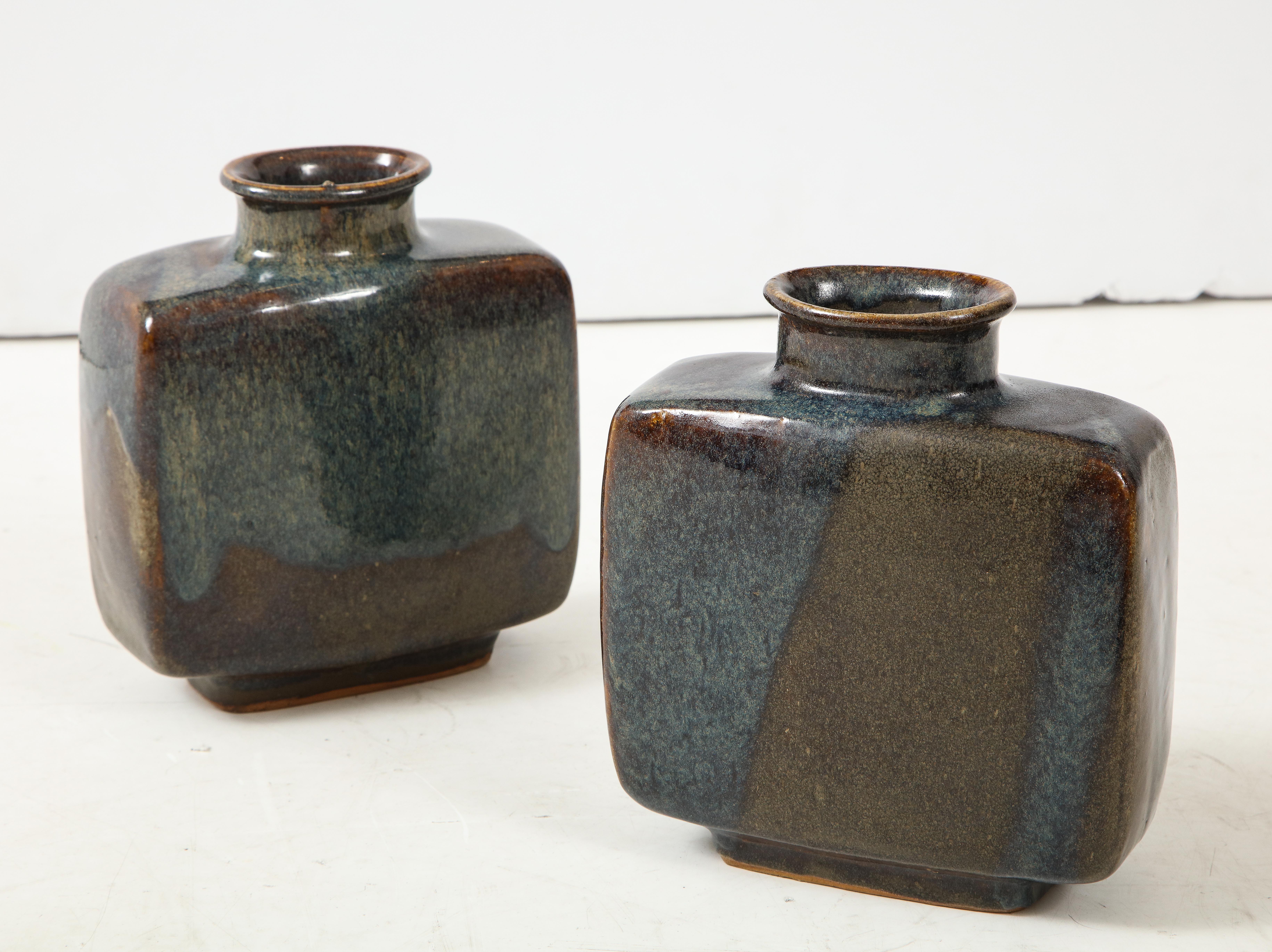 Paire de vases en faïence Pierre Culot:: Belgique:: vers 1975:: Signé 1