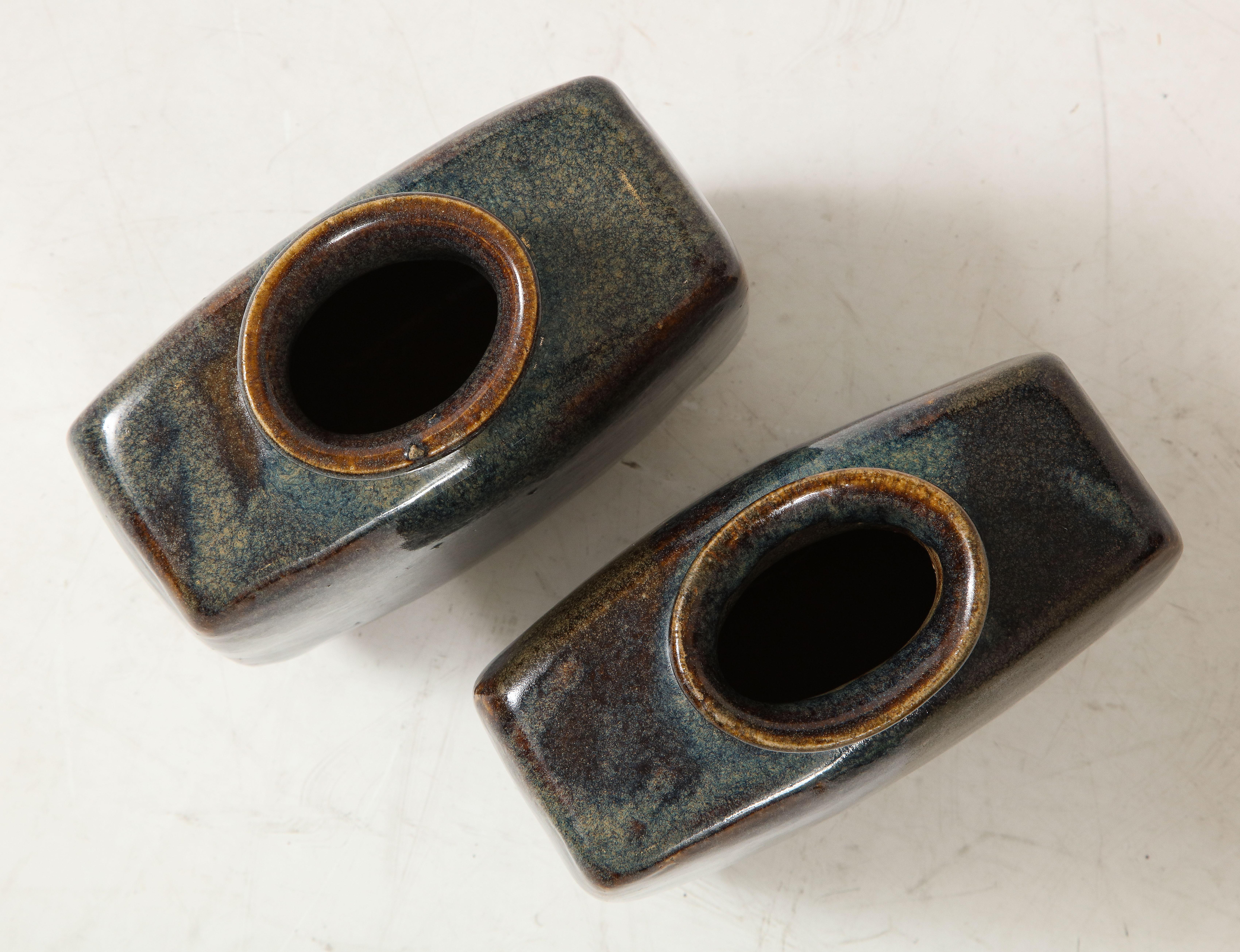 Paire de vases en faïence Pierre Culot:: Belgique:: vers 1975:: Signé 2