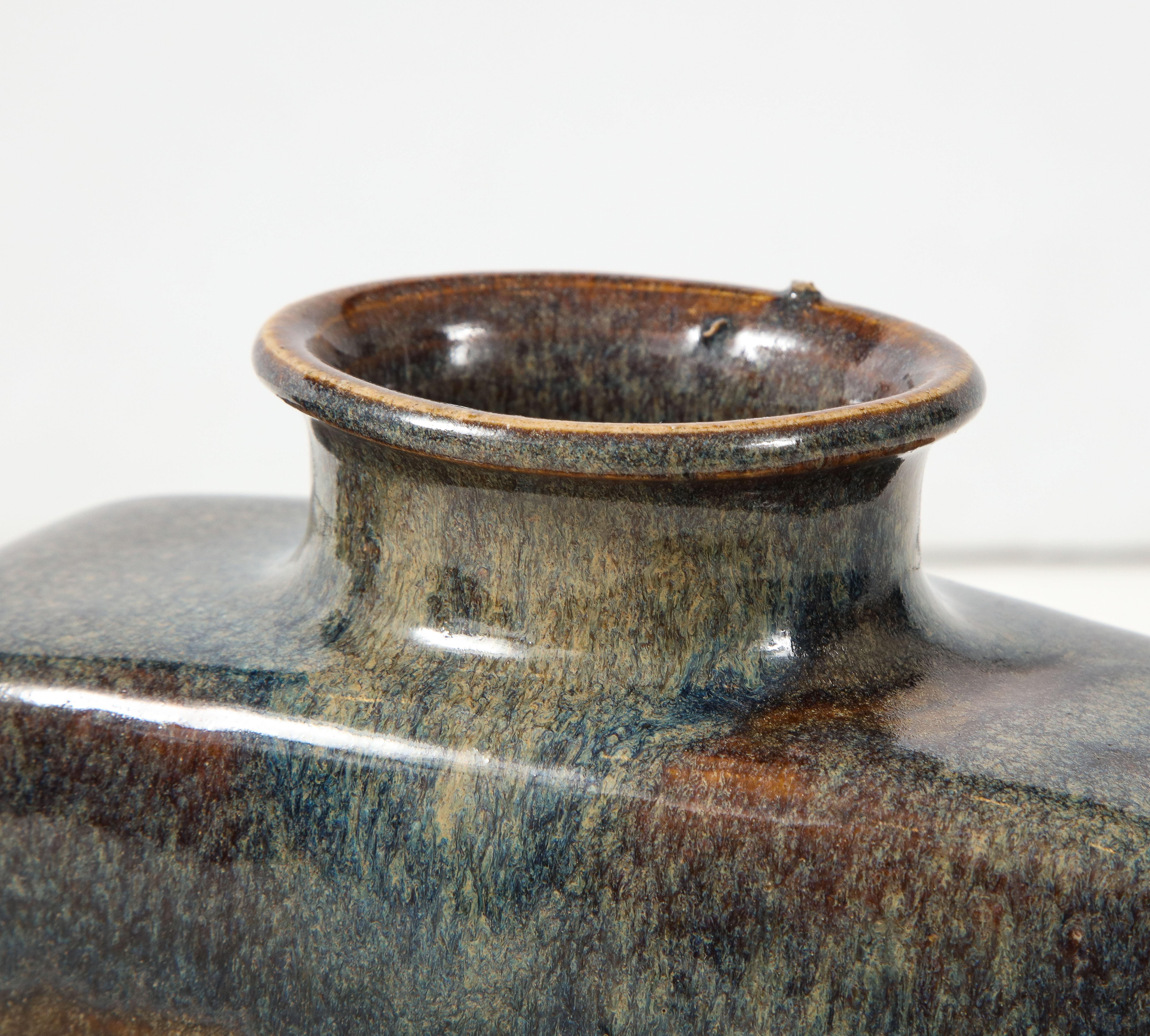 Moderne Paire de vases en faïence Pierre Culot:: Belgique:: vers 1975:: Signé