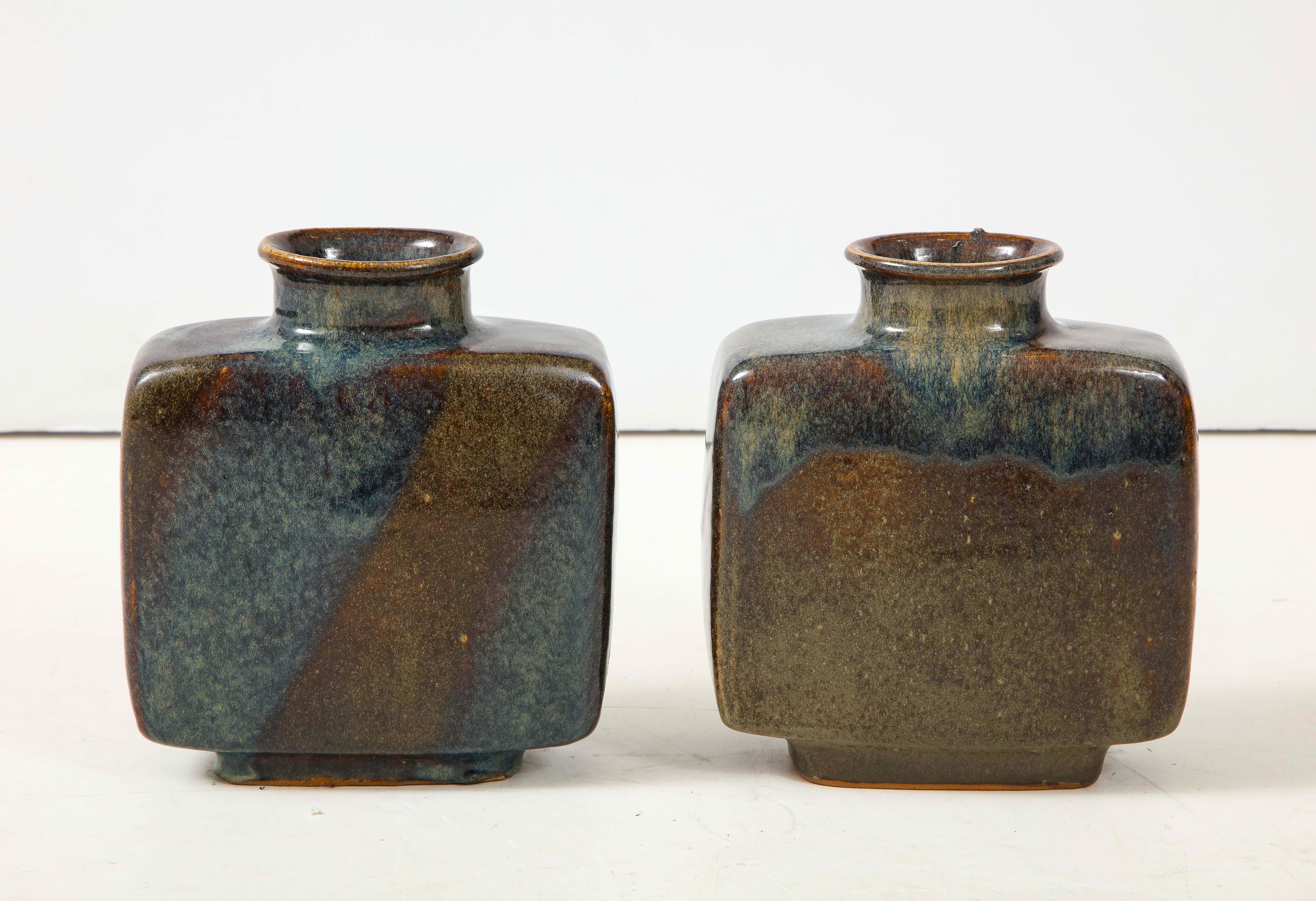 Poterie Paire de vases en faïence Pierre Culot:: Belgique:: vers 1975:: Signé