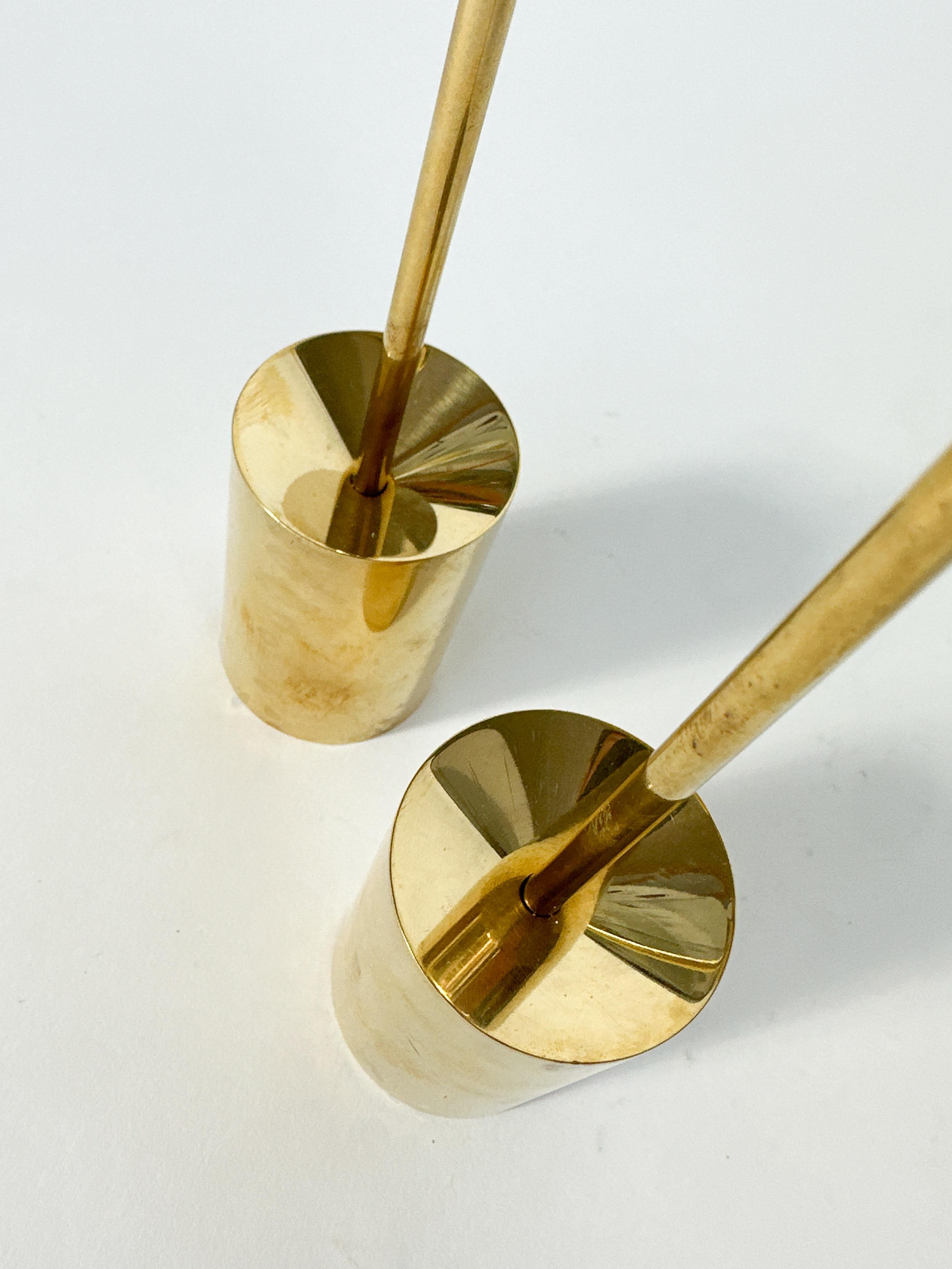 Coppia di portacandele in ottone Pierre Forsell Aniara Skultuna Svezia 1960s in vendita 4