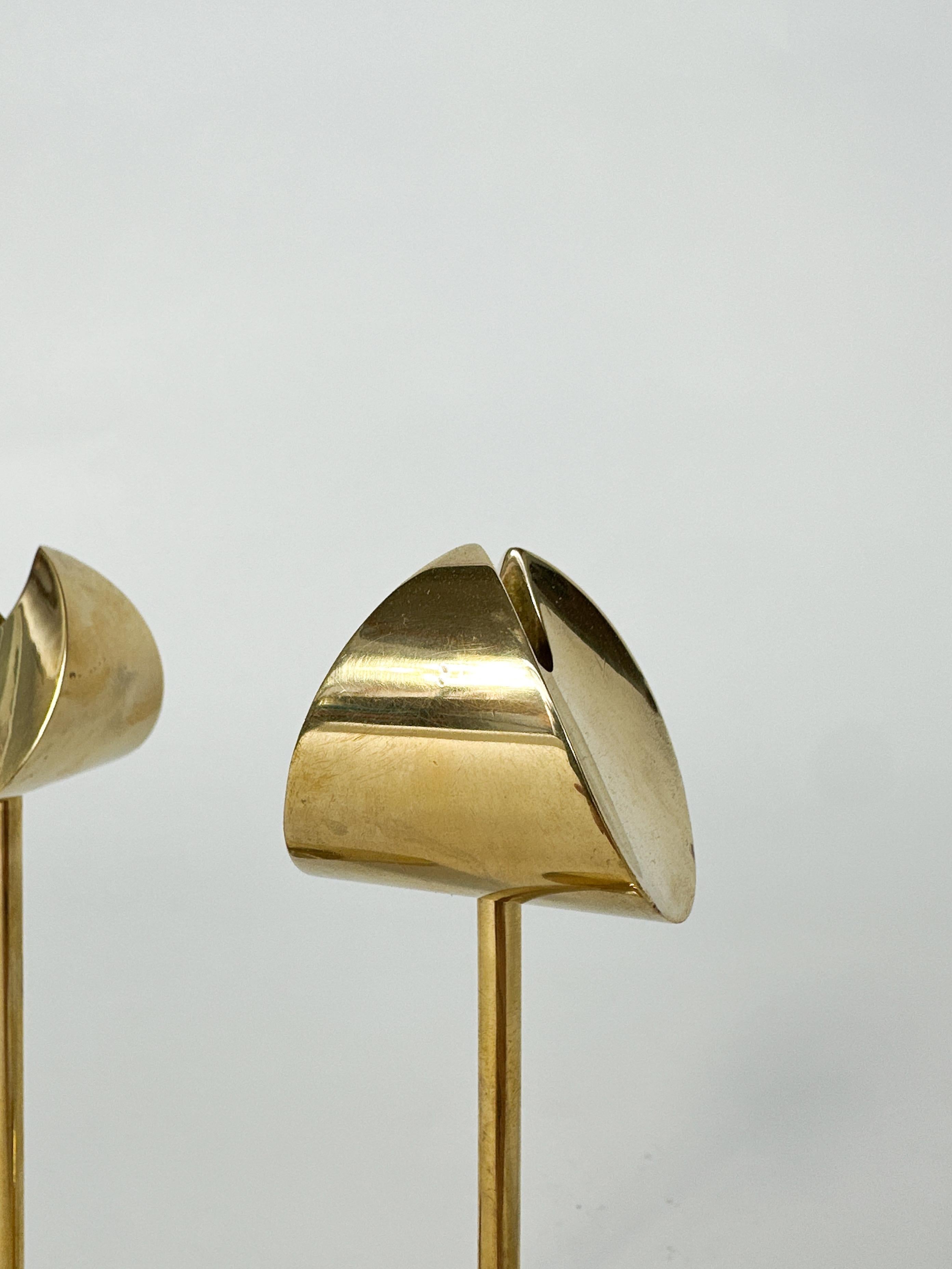 Coppia di portacandele in ottone Pierre Forsell Aniara Skultuna Svezia 1960s in vendita 1