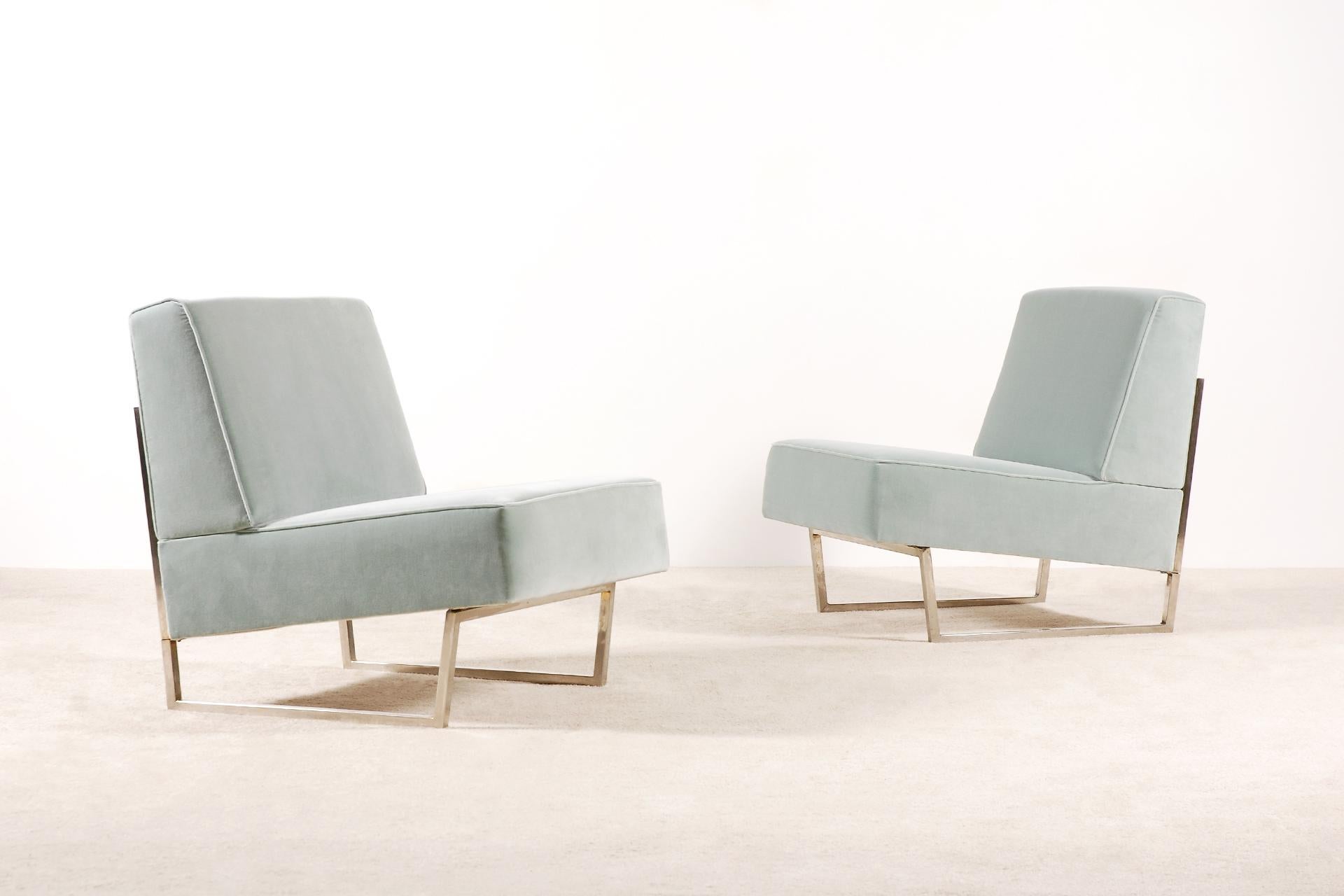 Beautiful pair of lounge chairs designed by French designer Pierre Guariche.
Model 