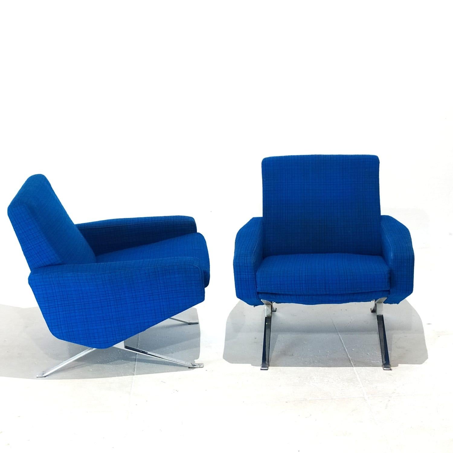 Fabric Pair of Pierre Guariche Troika Lounge Chairs for Airborne, France 1950s