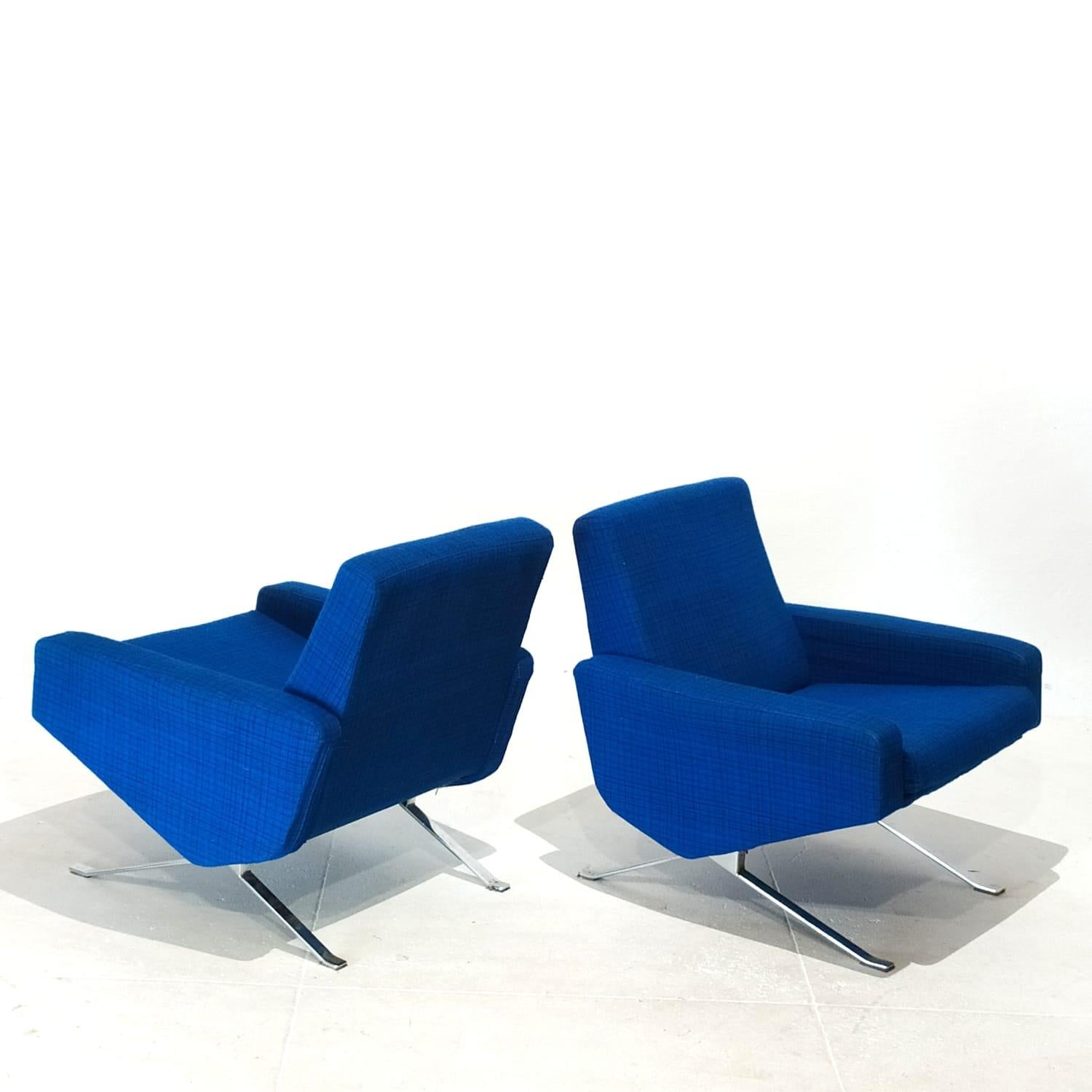 Pair of Pierre Guariche Troika Lounge Chairs for Airborne, France 1950s 3