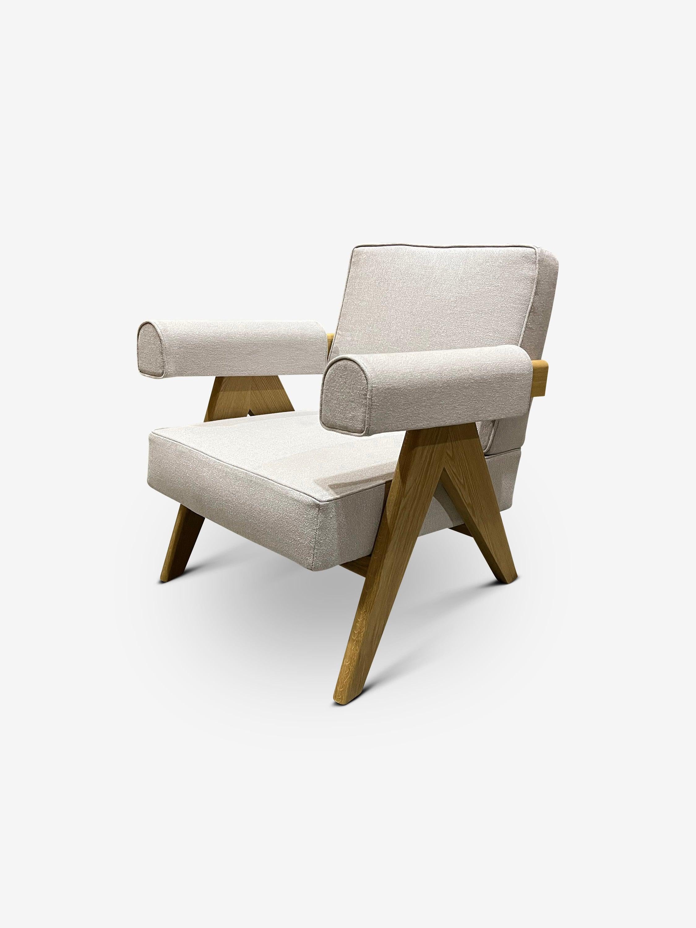 XXI secolo e contemporaneo Coppia di poltrone Pierre Jeanneret 1960 Capitol Complex in Oak Lipari in vendita