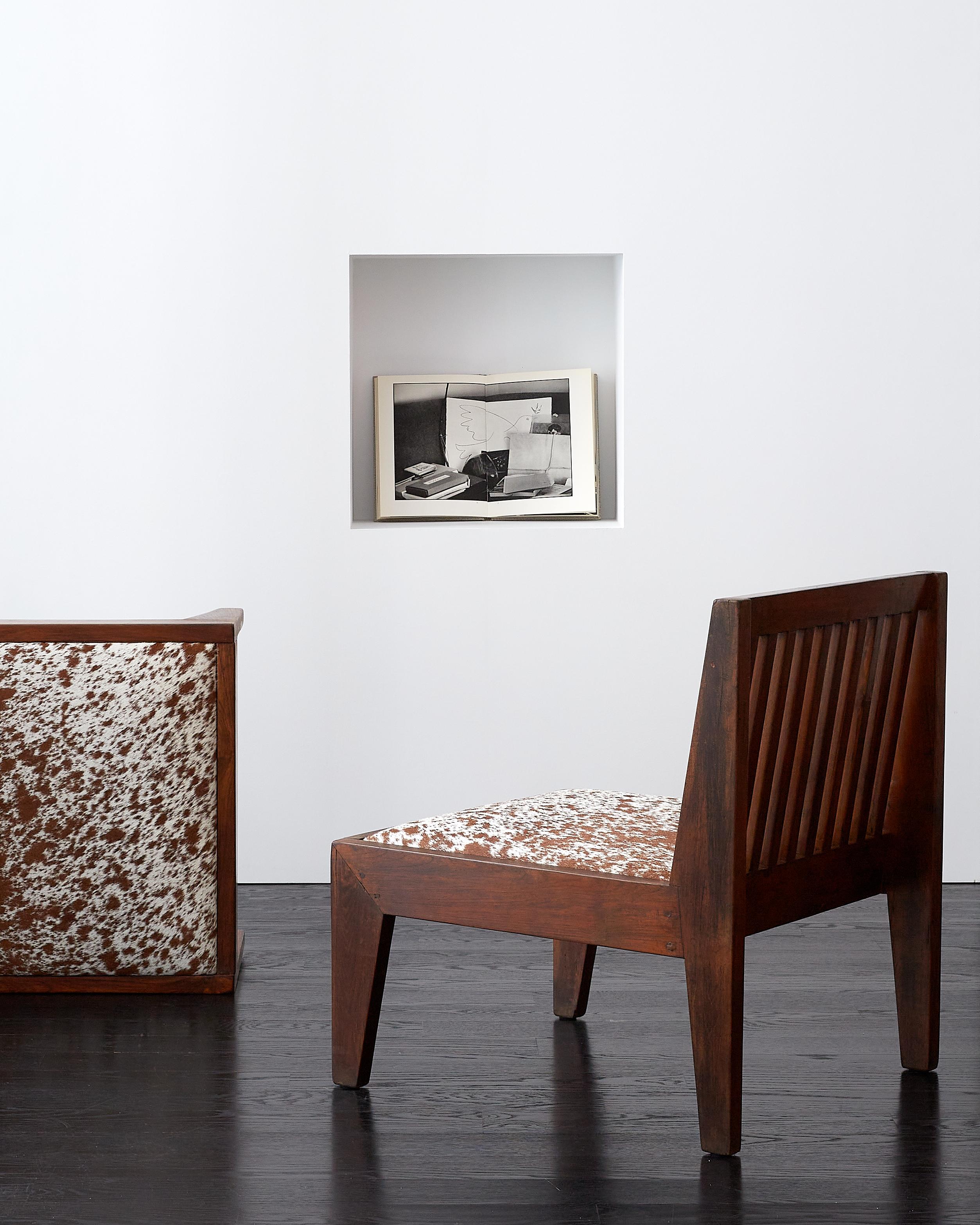 Paire de fauteuils de salon Fireside sans accoudoirs Pierre Jeanneret, vers 1955-60 Bon état - En vente à Brooklyn, NY