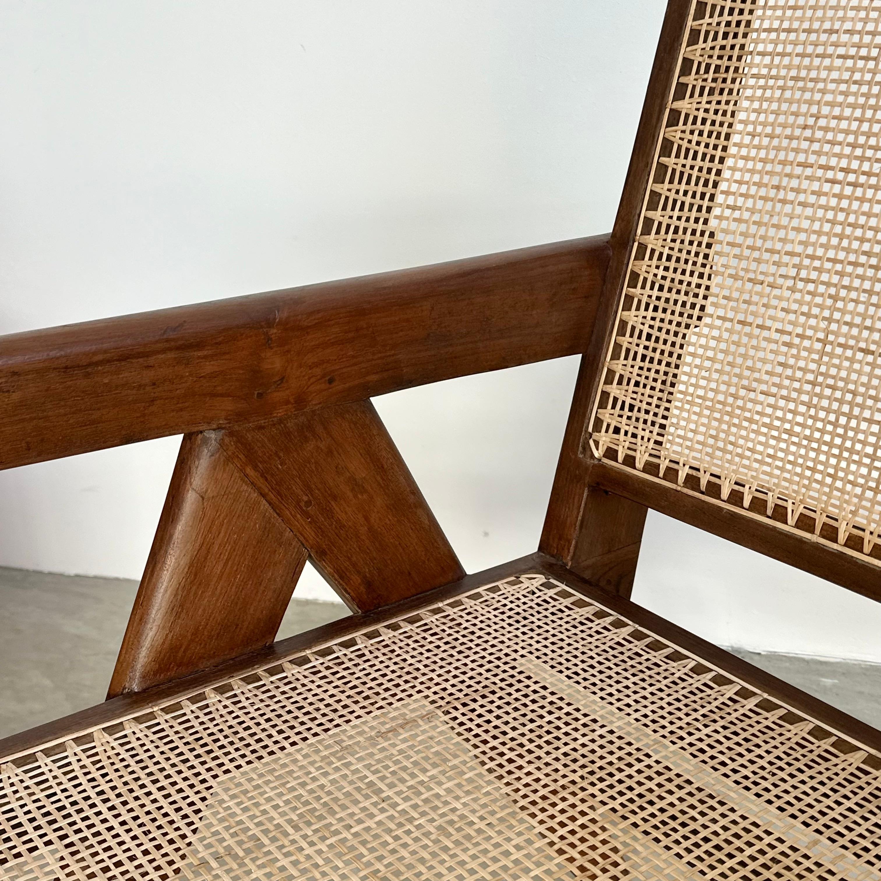 Coppia di poltrone Pierre Jeanneret, 1950 Chandigarh in vendita 4