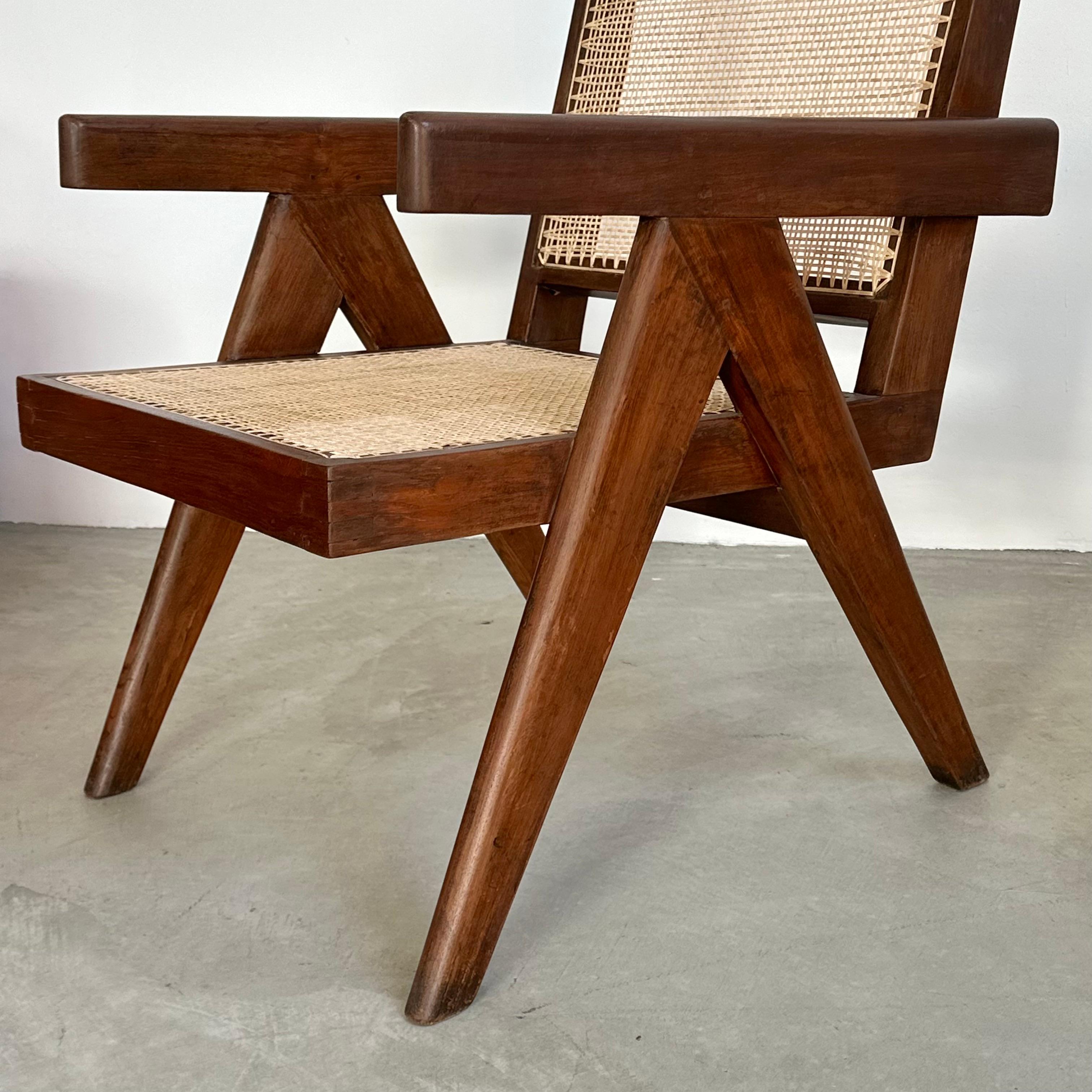 Coppia di poltrone Pierre Jeanneret, 1950 Chandigarh in vendita 6