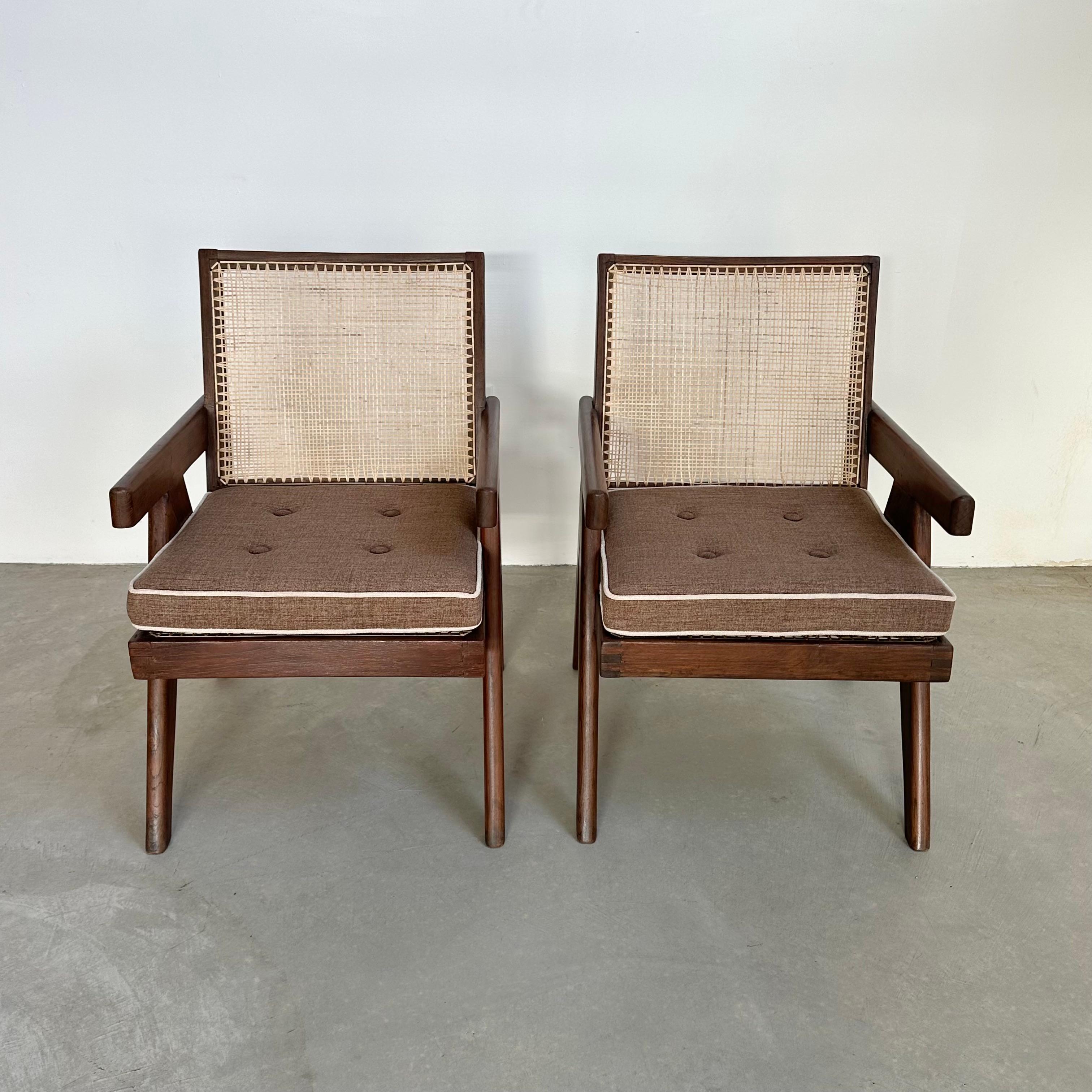 Coppia di poltrone Pierre Jeanneret, 1950 Chandigarh in vendita 1